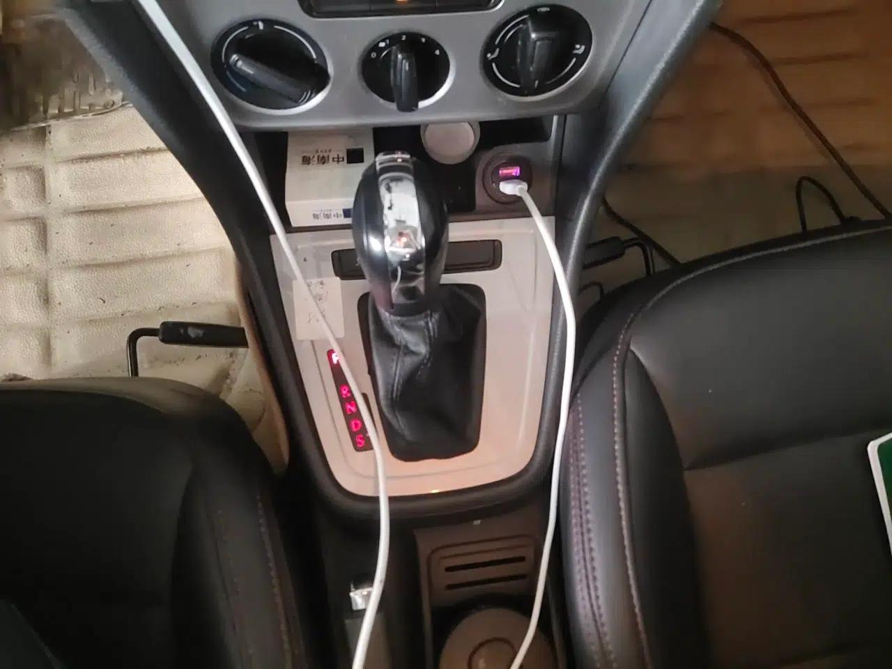 Volkswagen Lavida 2013 Revised Classic 1.6L Automatic Fashion Edition — миниатюра 14