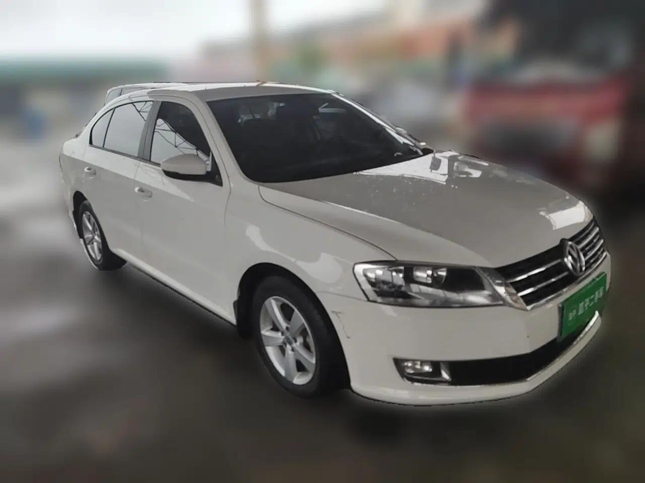 Volkswagen Lavida 2013 Revised Classic 1.6L Automatic Fashion Edition — миниатюра 3