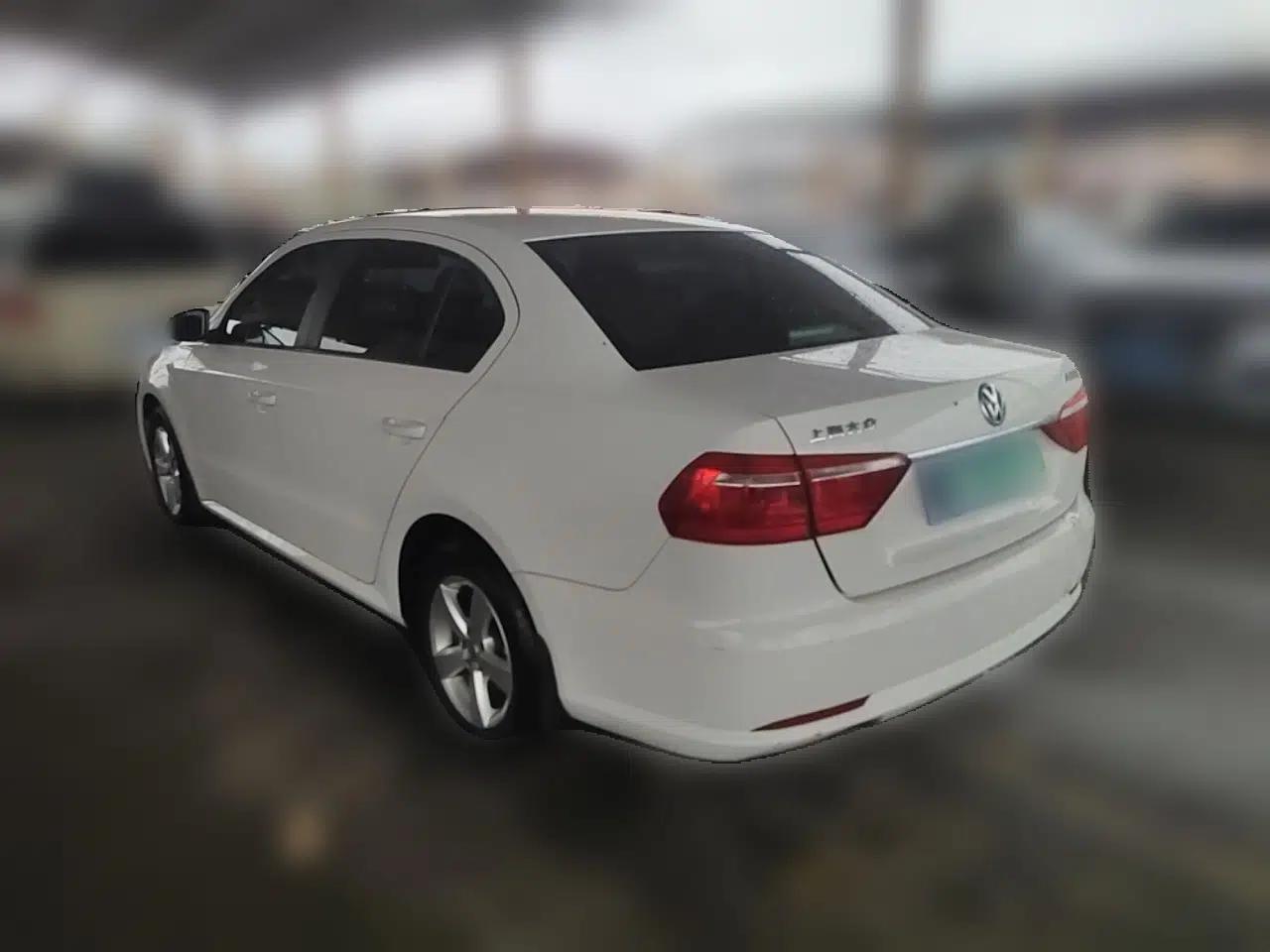 Volkswagen Lavida 2013 Revised Classic 1.6L Automatic Fashion Edition — миниатюра 4