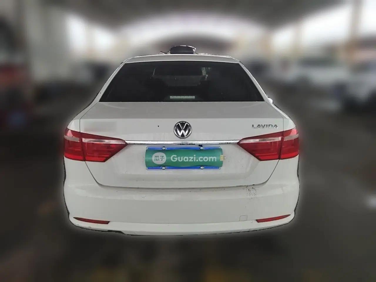 Volkswagen Lavida 2013 Revised Classic 1.6L Automatic Fashion Edition — миниатюра 5