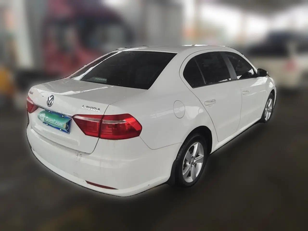 Volkswagen Lavida 2013 Revised Classic 1.6L Automatic Fashion Edition — миниатюра 6