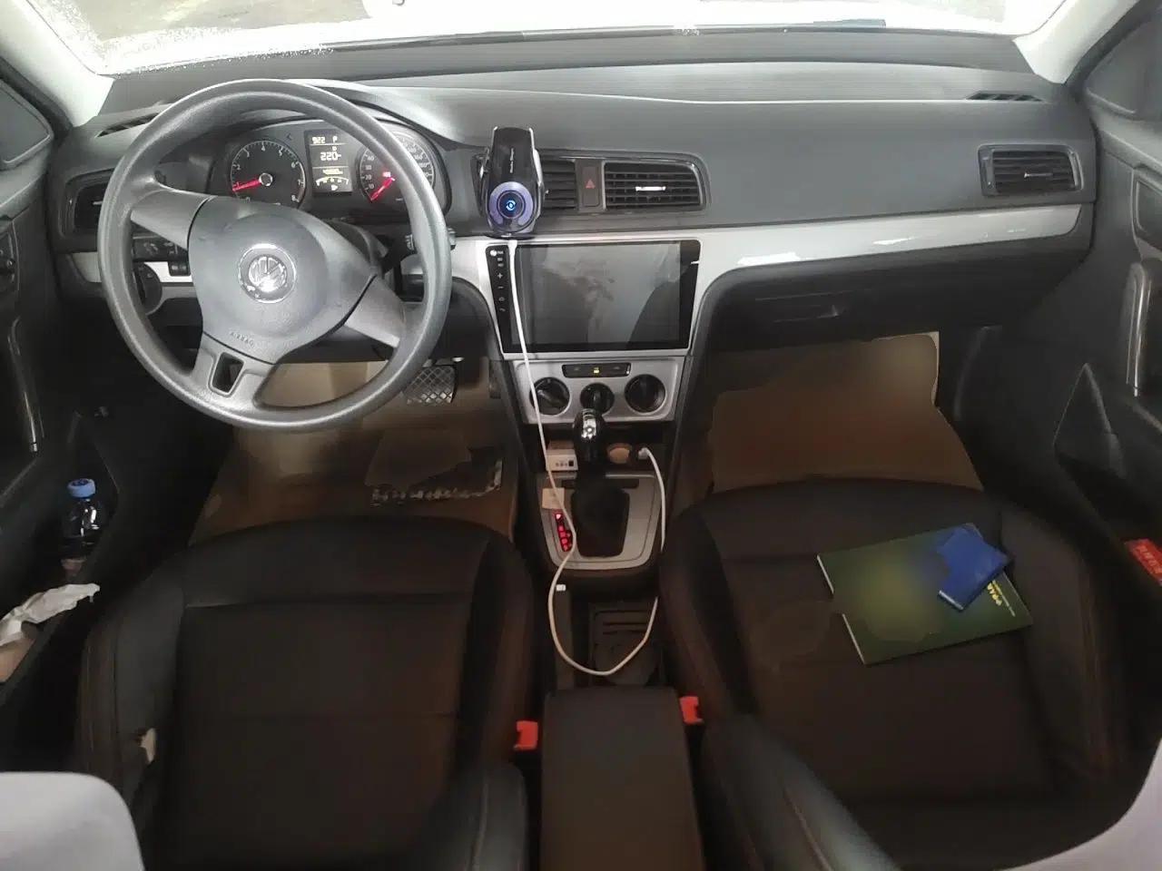 Volkswagen Lavida 2013 Revised Classic 1.6L Automatic Fashion Edition — миниатюра 9