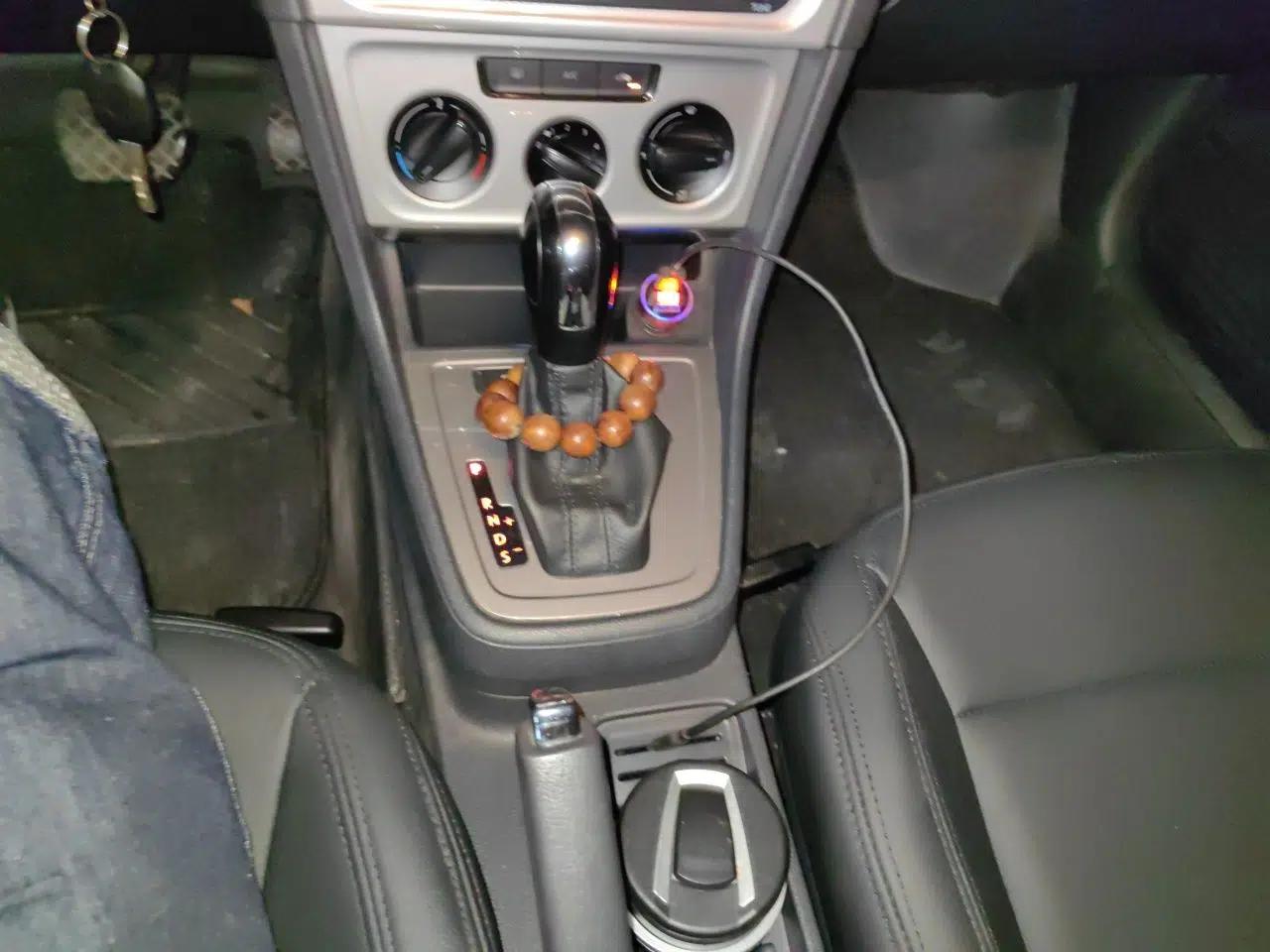 Volkswagen Lavida 2013 Revised Classic 1.6L Automatic Fashion Edition — миниатюра 11