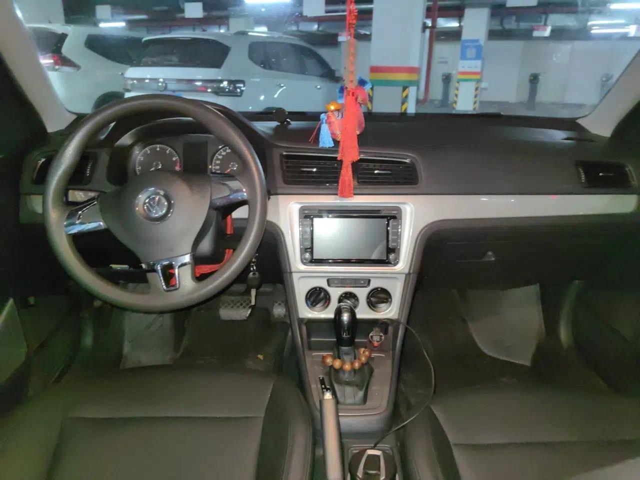 Volkswagen Lavida 2013 Revised Classic 1.6L Automatic Fashion Edition — миниатюра 6