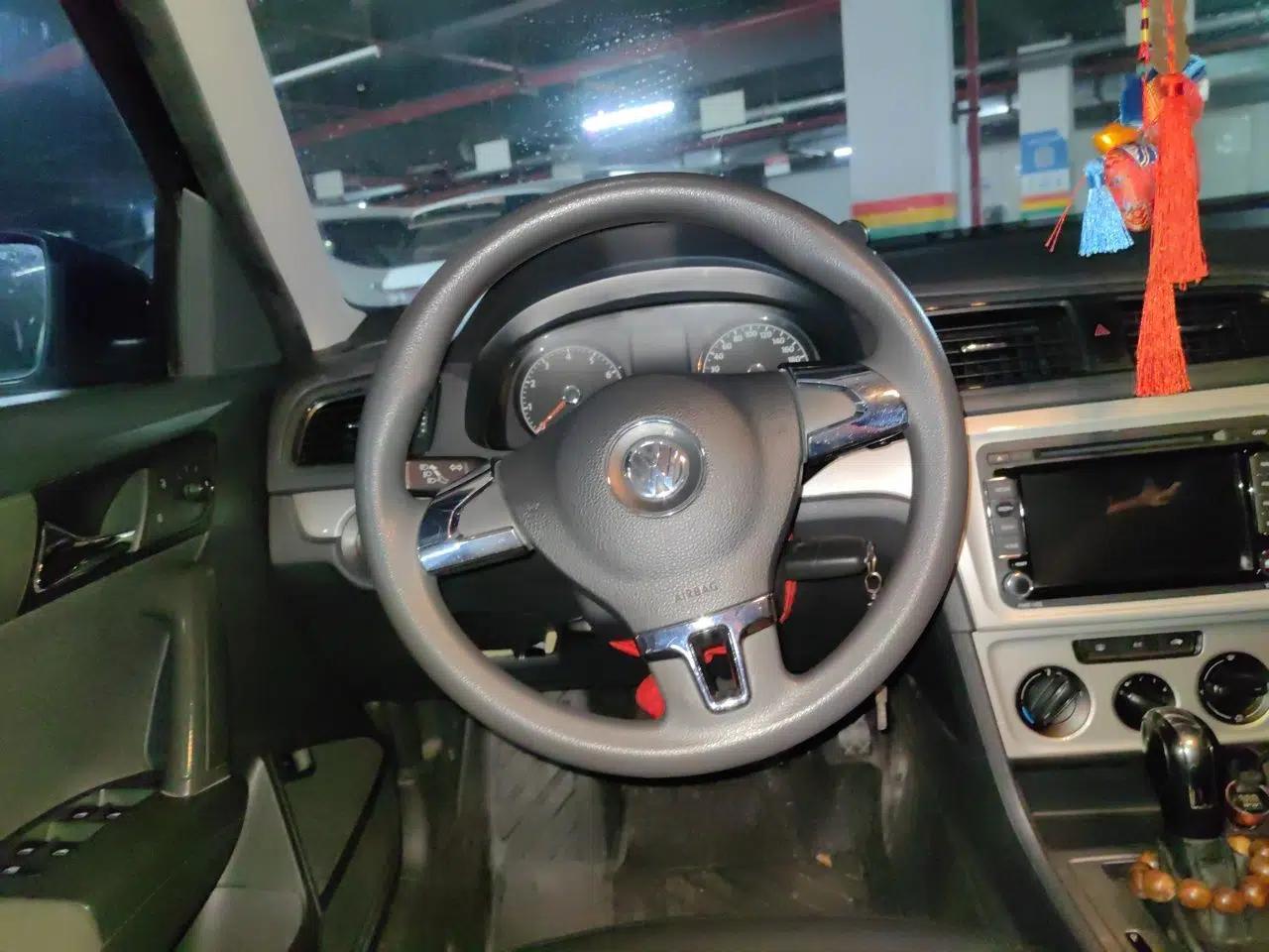 Volkswagen Lavida 2013 Revised Classic 1.6L Automatic Fashion Edition — миниатюра 7