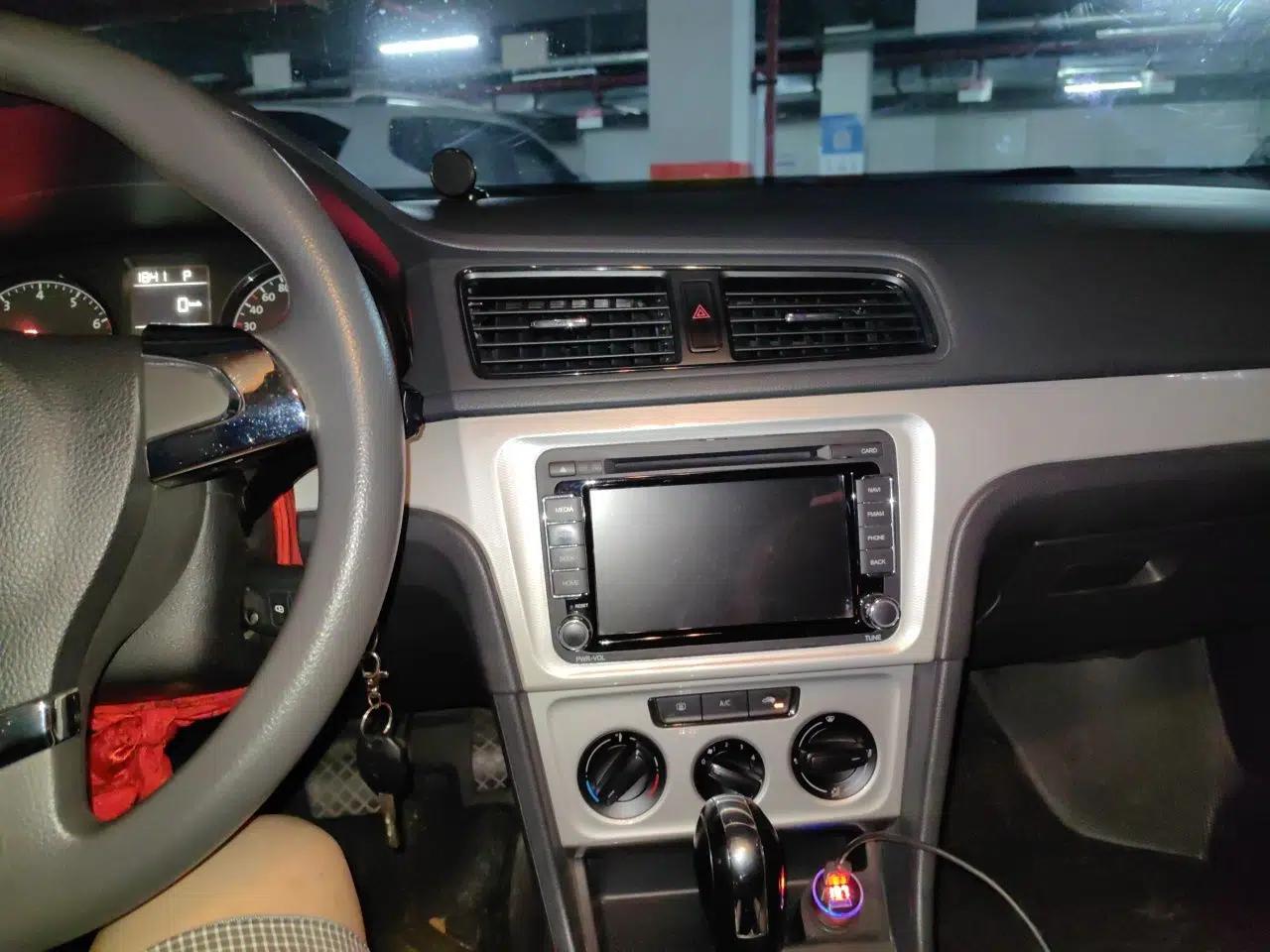 Volkswagen Lavida 2013 Revised Classic 1.6L Automatic Fashion Edition — миниатюра 10