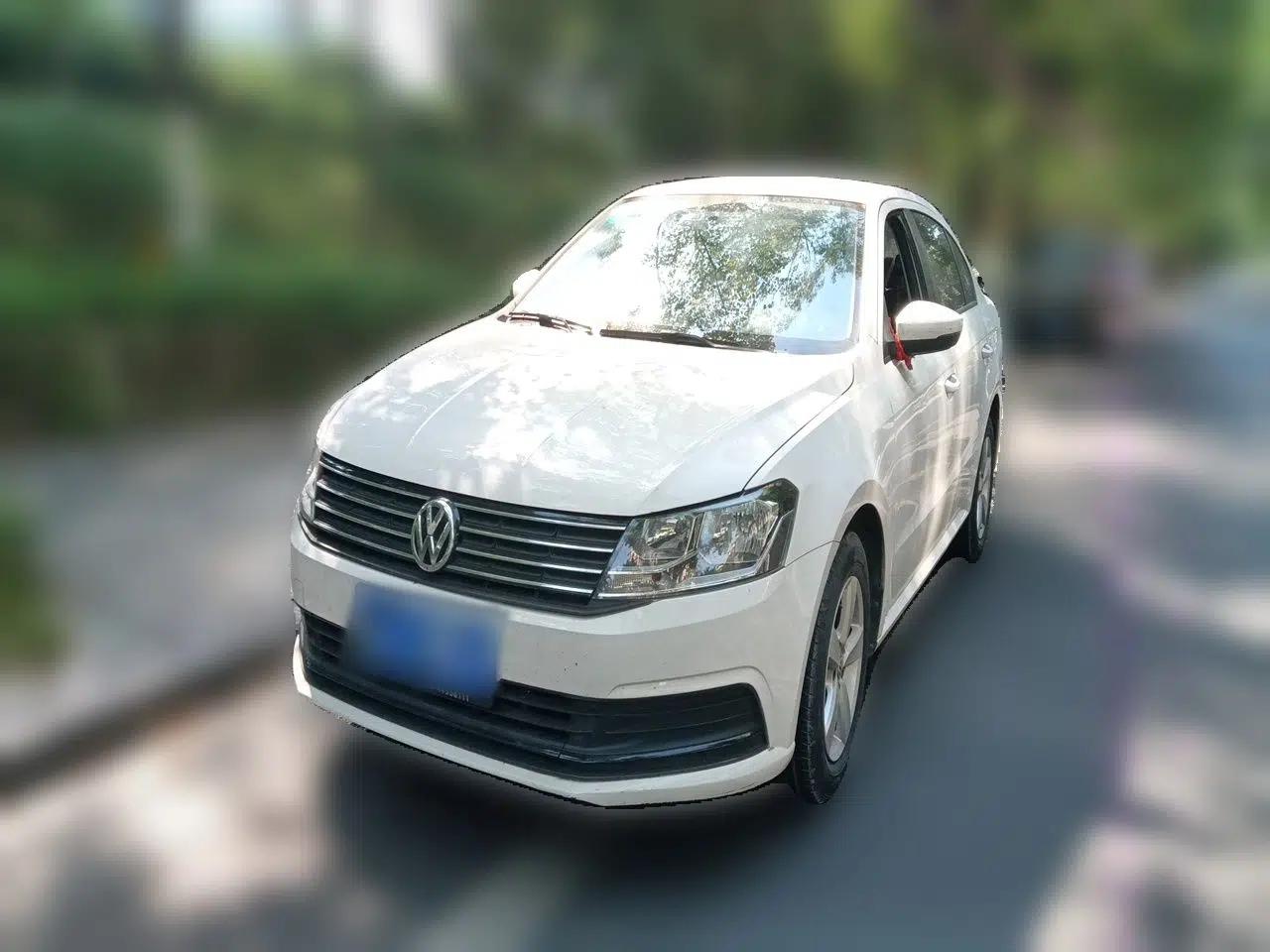 Volkswagen Lavida 2015 1.6L Manual Fashion Edition — миниатюра 1