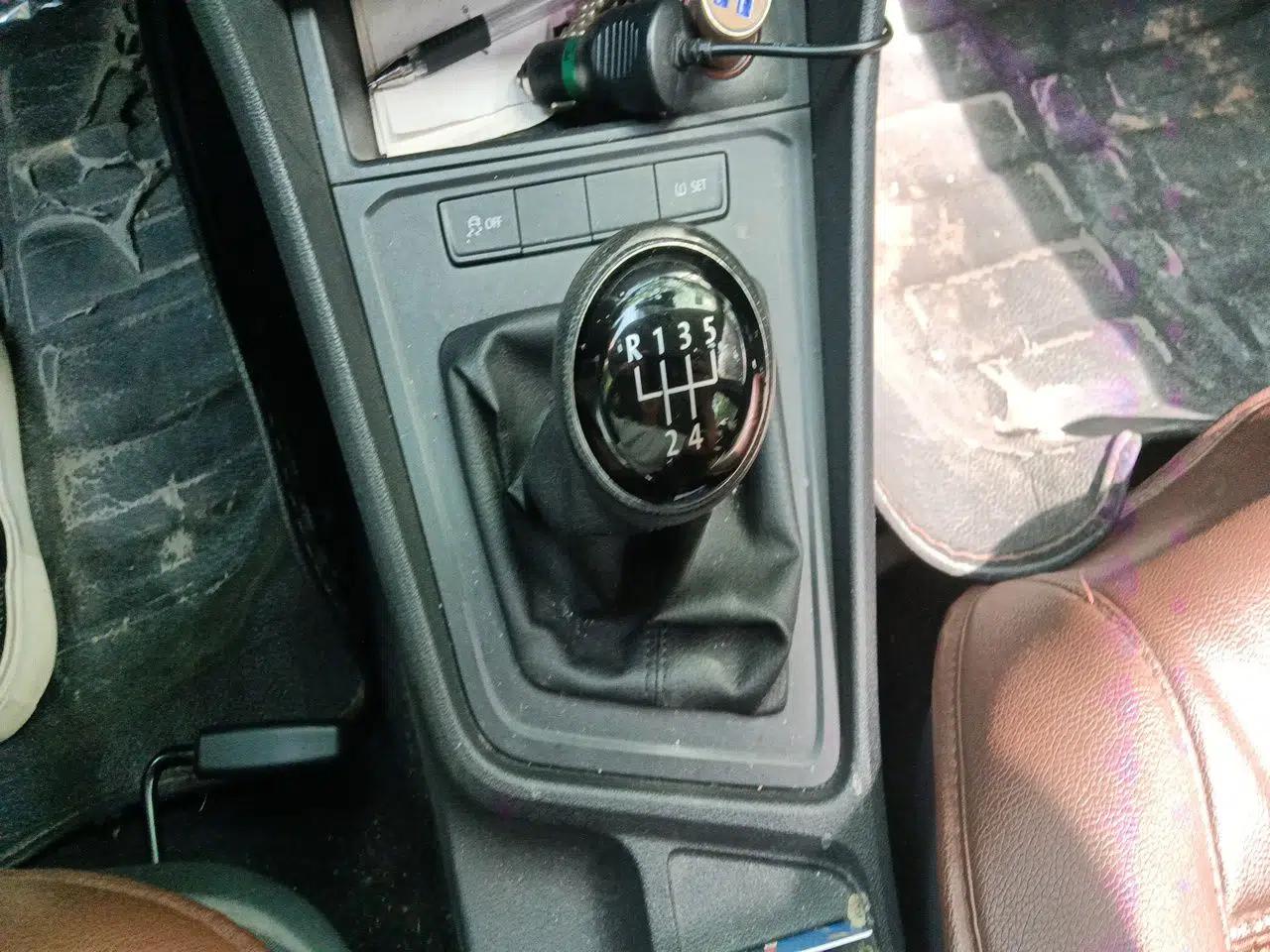 Volkswagen Lavida 2015 1.6L Manual Fashion Edition — миниатюра 11