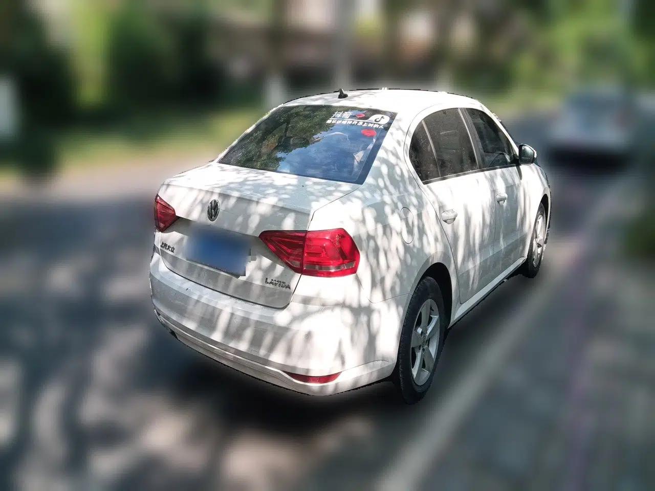 Volkswagen Lavida 2015 1.6L Manual Fashion Edition — миниатюра 4