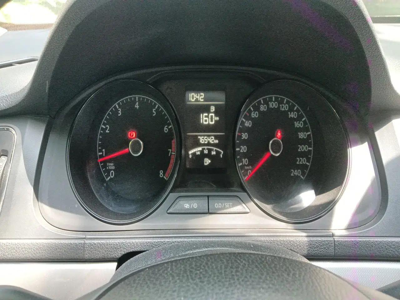 Volkswagen Lavida 2015 1.6L Manual Fashion Edition — миниатюра 8