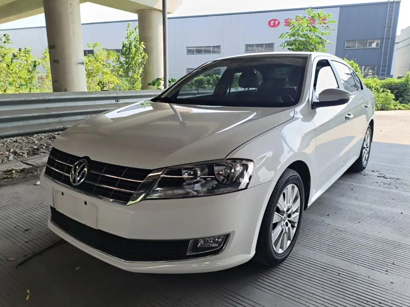 Volkswagen Lavida 2013 Restyled Classic 1.6L Manual Comfort Edition — миниатюра 1