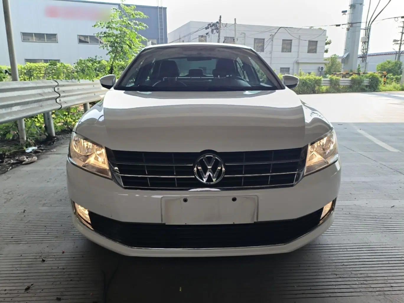 Volkswagen Lavida 2013 Restyled Classic 1.6L Manual Comfort Edition — миниатюра 2