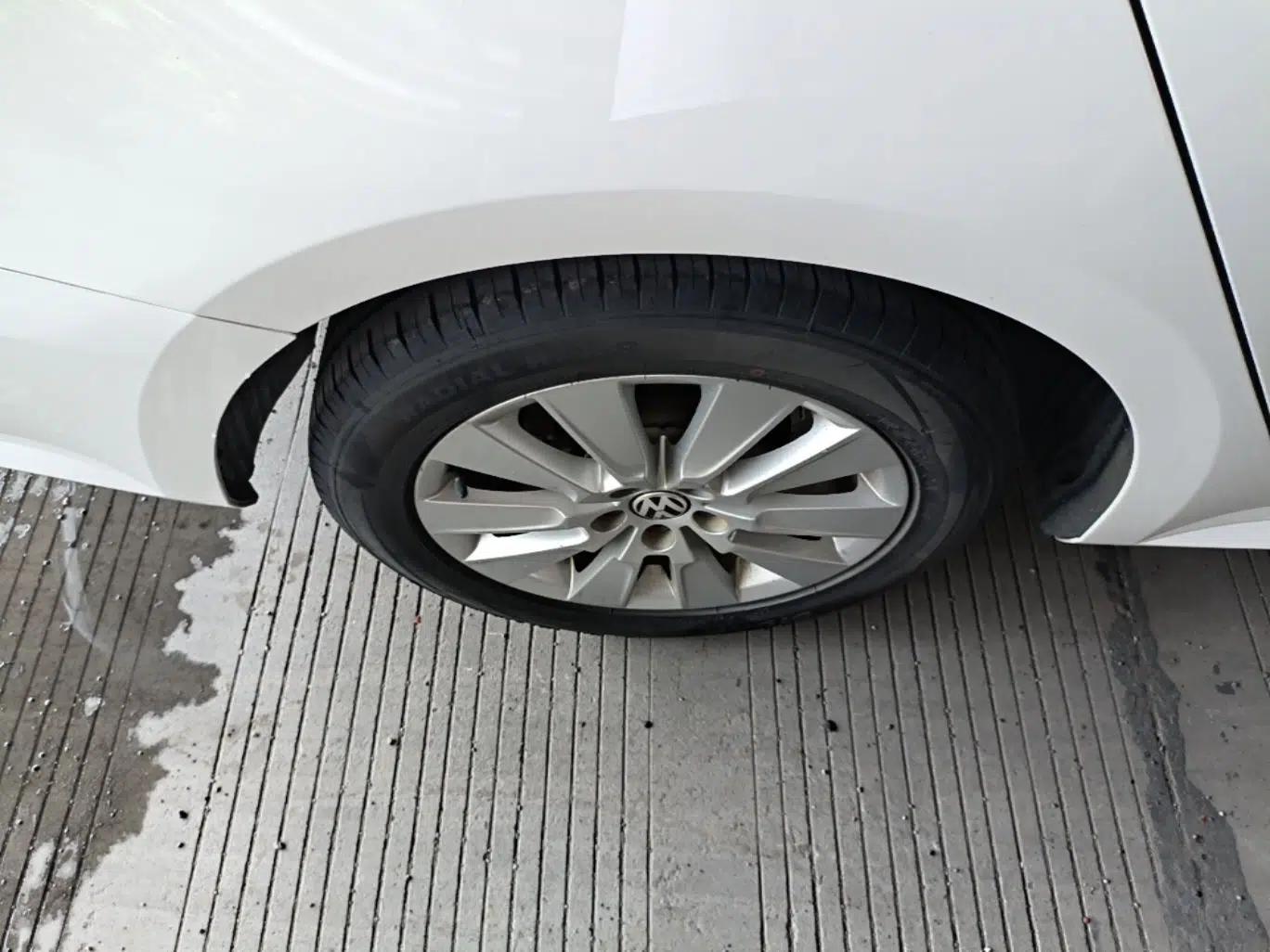 Volkswagen Lavida 2013 Restyled Classic 1.6L Manual Comfort Edition — миниатюра 11