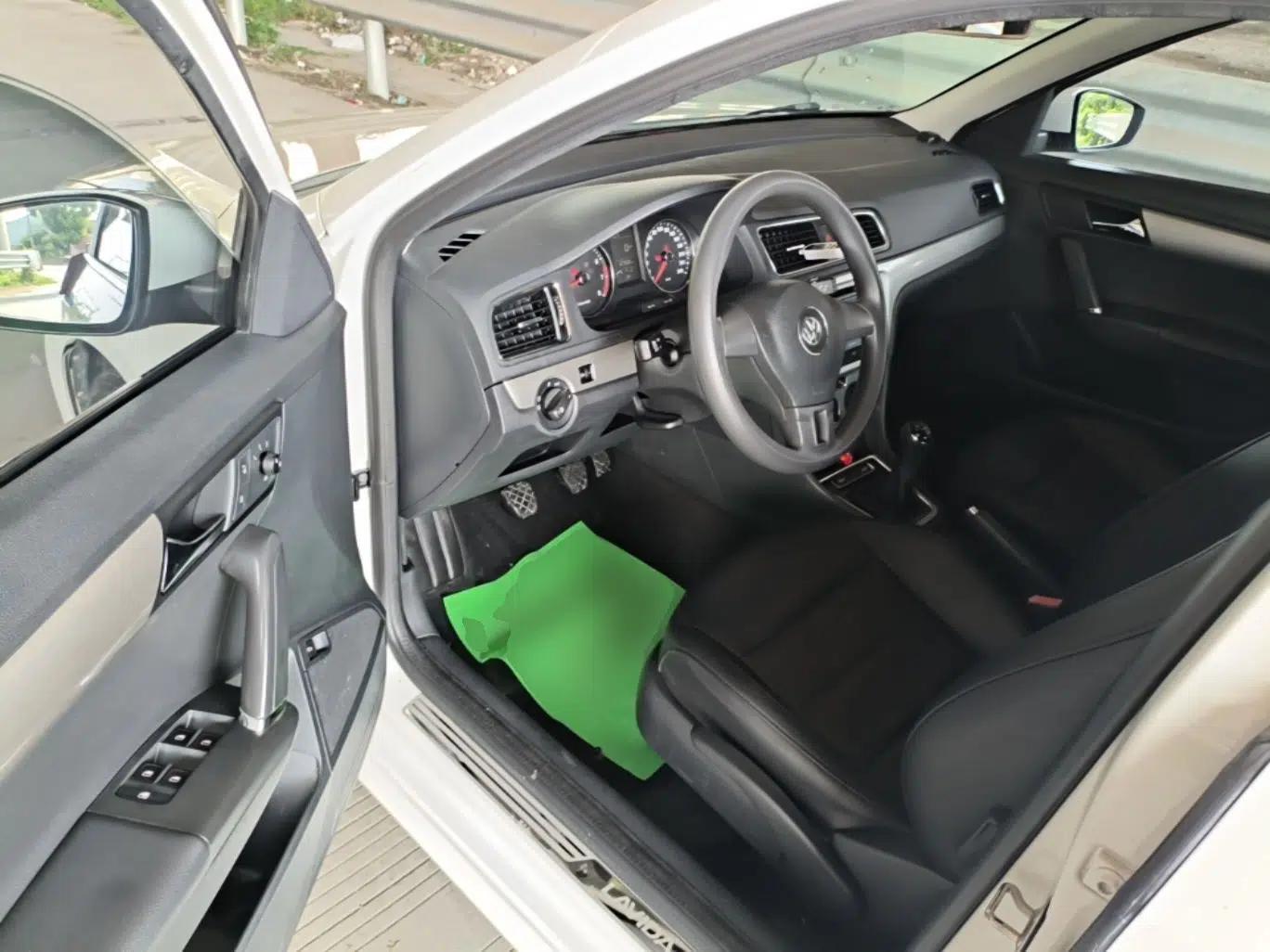 Volkswagen Lavida 2013 Restyled Classic 1.6L Manual Comfort Edition — миниатюра 18