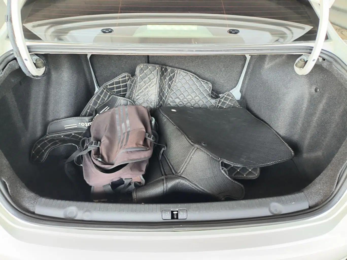 Volkswagen Lavida 2013 Restyled Classic 1.6L Manual Comfort Edition — миниатюра 22