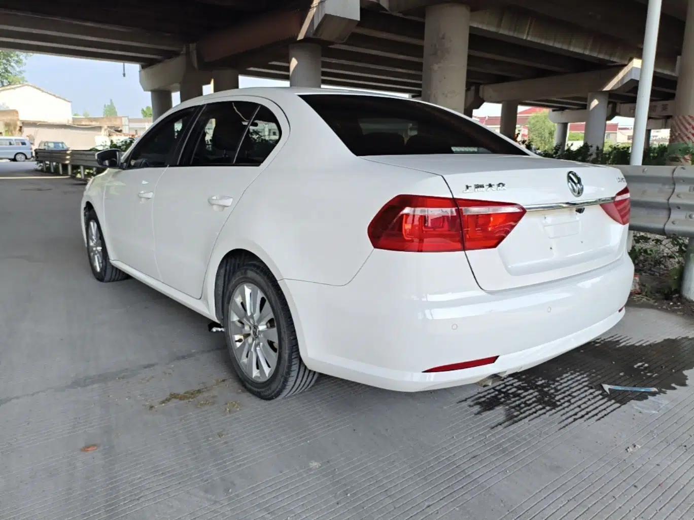Volkswagen Lavida 2013 Restyled Classic 1.6L Manual Comfort Edition — миниатюра 4