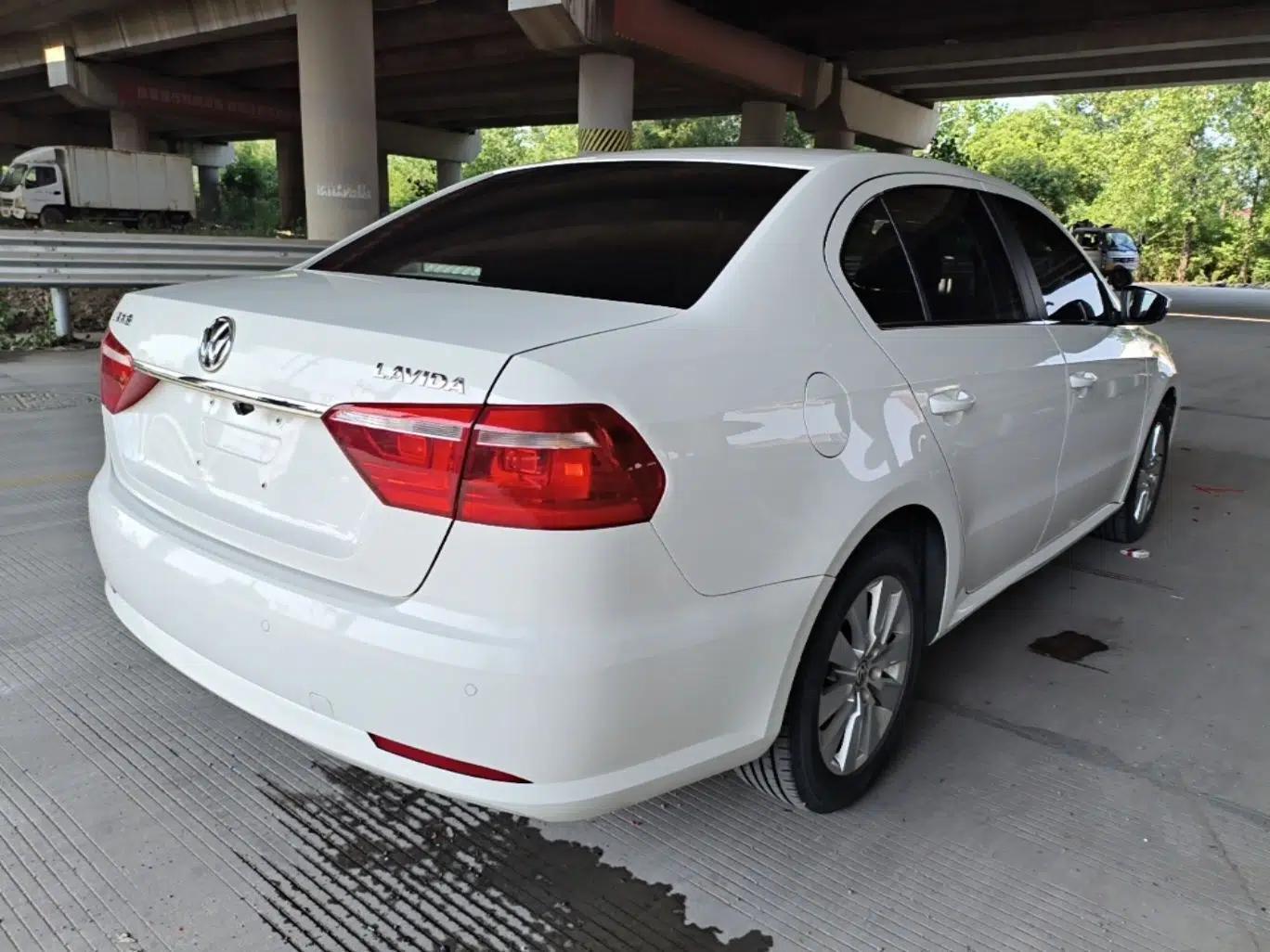 Volkswagen Lavida 2013 Restyled Classic 1.6L Manual Comfort Edition — миниатюра 6