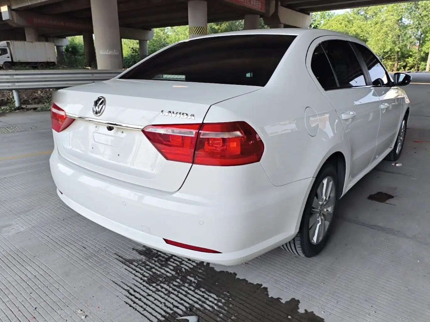 Volkswagen Lavida 2013 Restyled Classic 1.6L Manual Comfort Edition — миниатюра 9