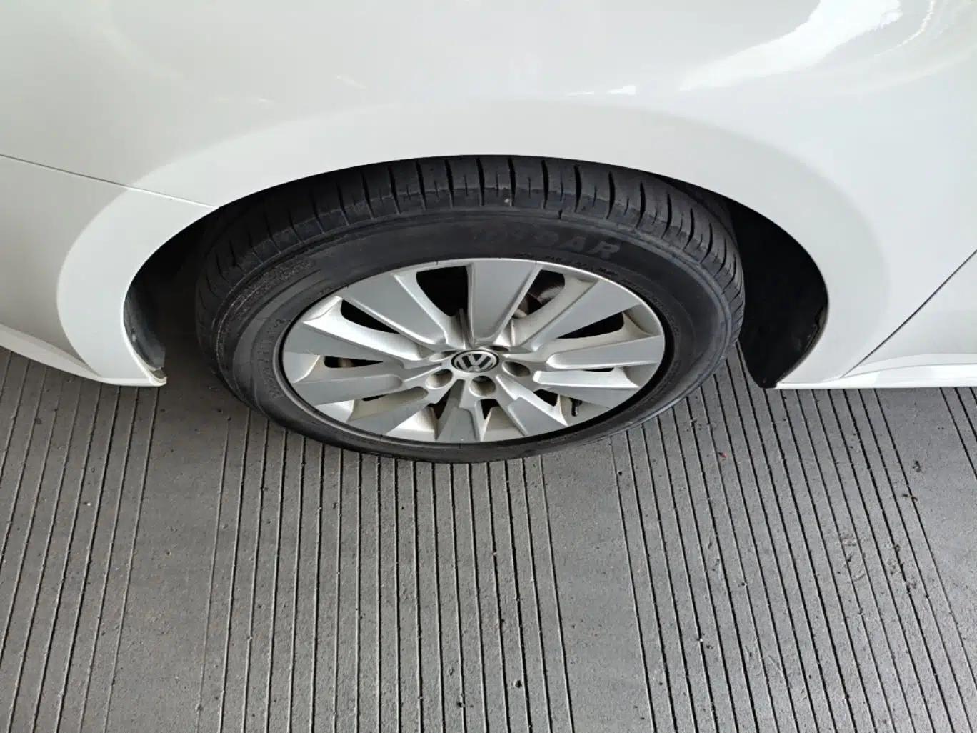 Volkswagen Lavida 2013 Restyled Classic 1.6L Manual Comfort Edition — миниатюра 10