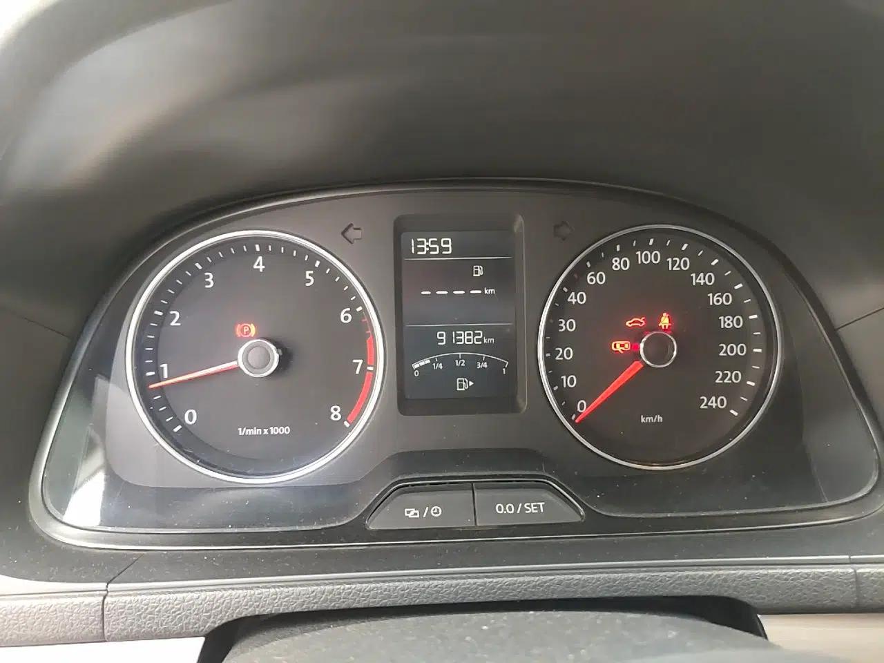 Volkswagen Lavida 2013 Restyled Classic 1.6L Manual Comfort Edition — миниатюра 11