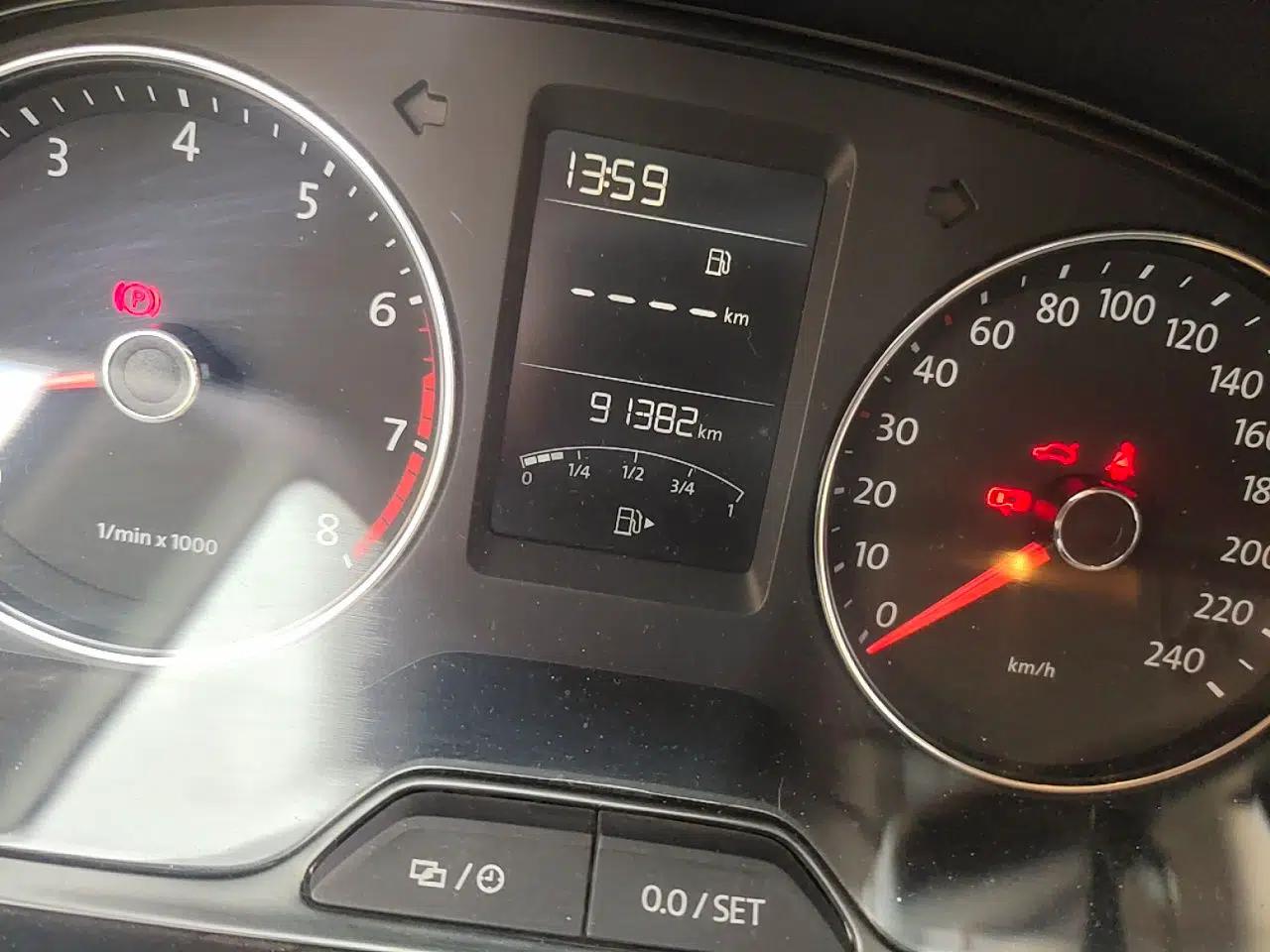 Volkswagen Lavida 2013 Restyled Classic 1.6L Manual Comfort Edition — миниатюра 12