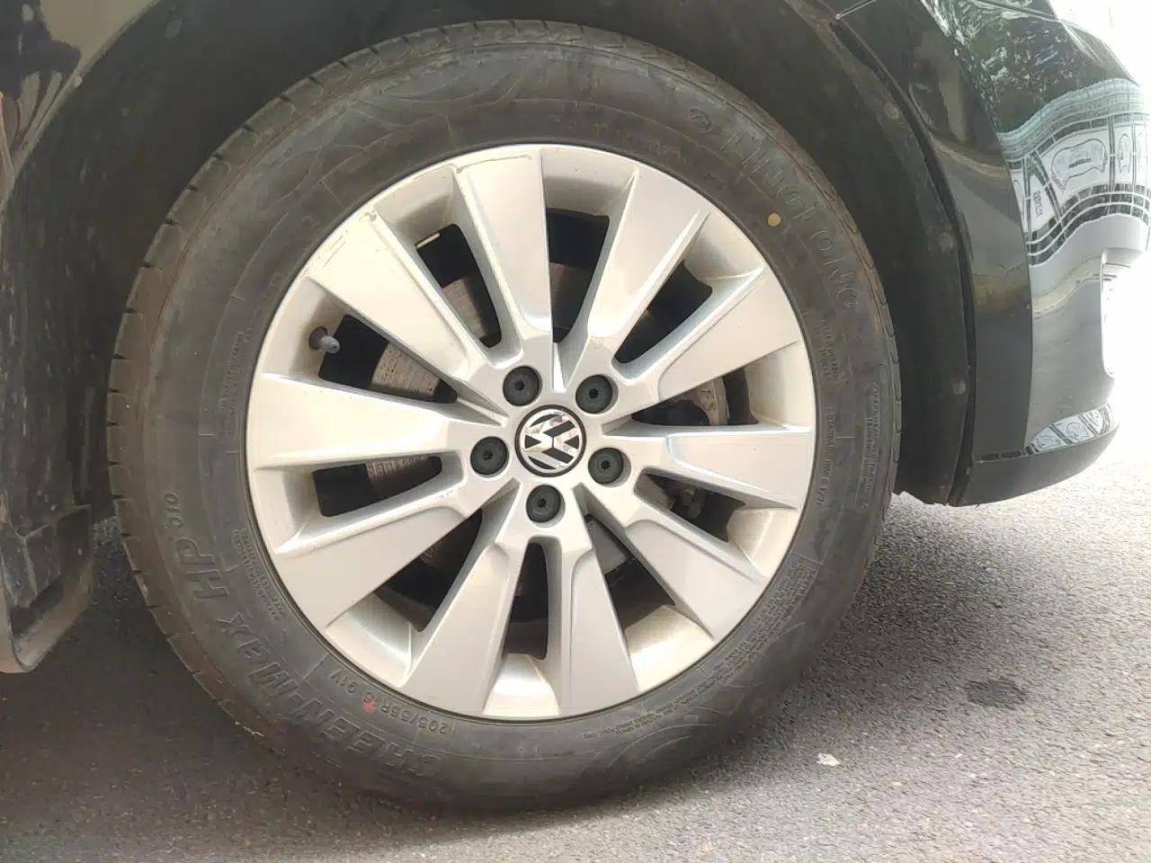 Volkswagen Lavida 2013 Restyled Classic 1.6L Manual Comfort Edition — миниатюра 8