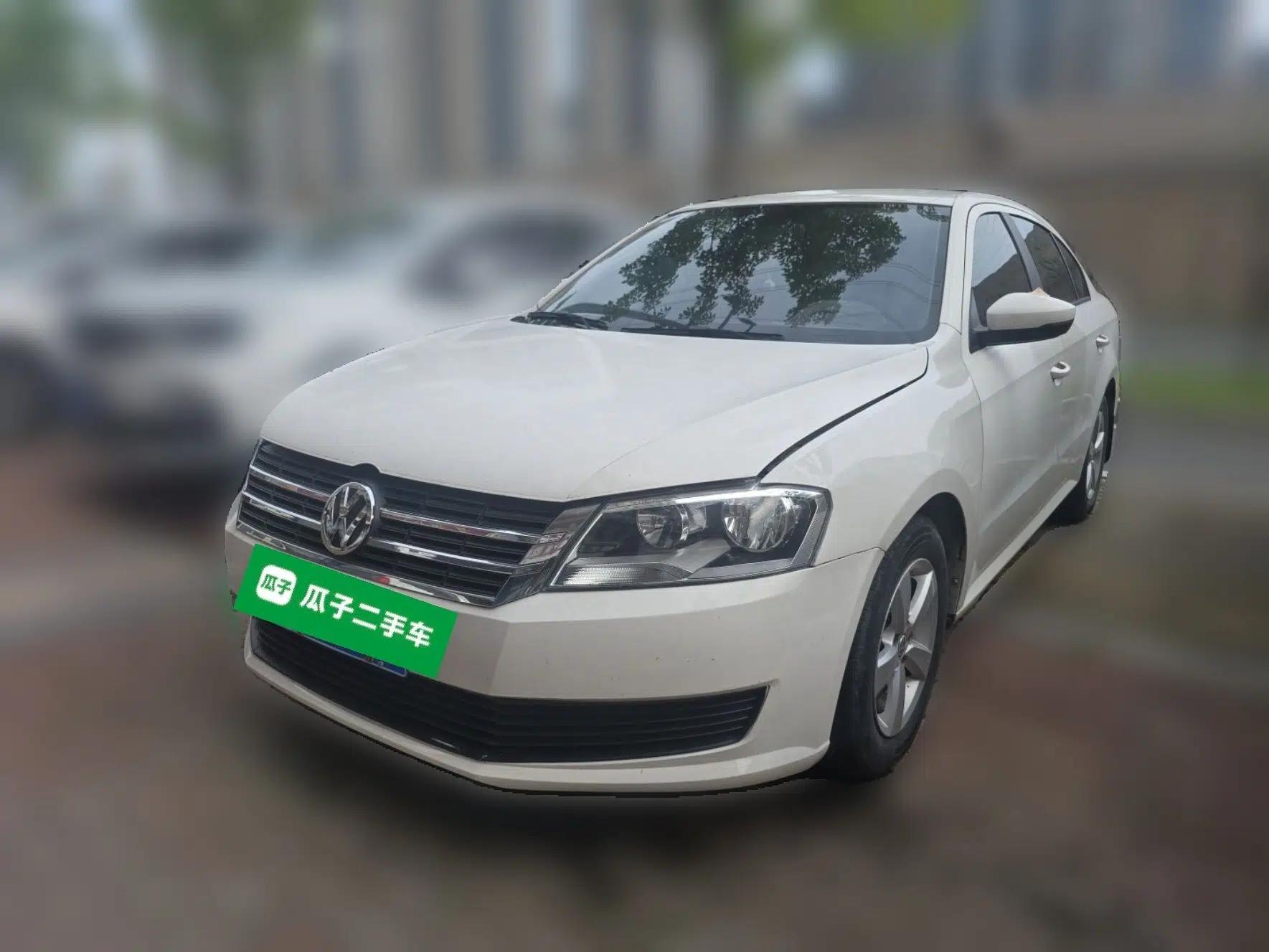 Volkswagen Lavida 2013 Revised Classic 1.6L Manual Fashion Edition — миниатюра 1