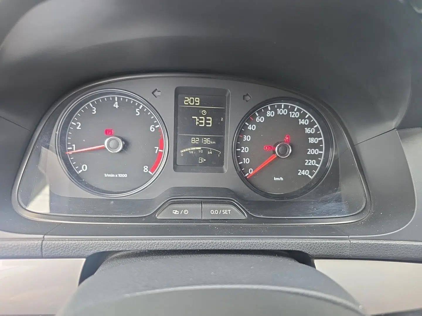Volkswagen Lavida 2013 Revised Classic 1.6L Manual Fashion Edition — миниатюра 12