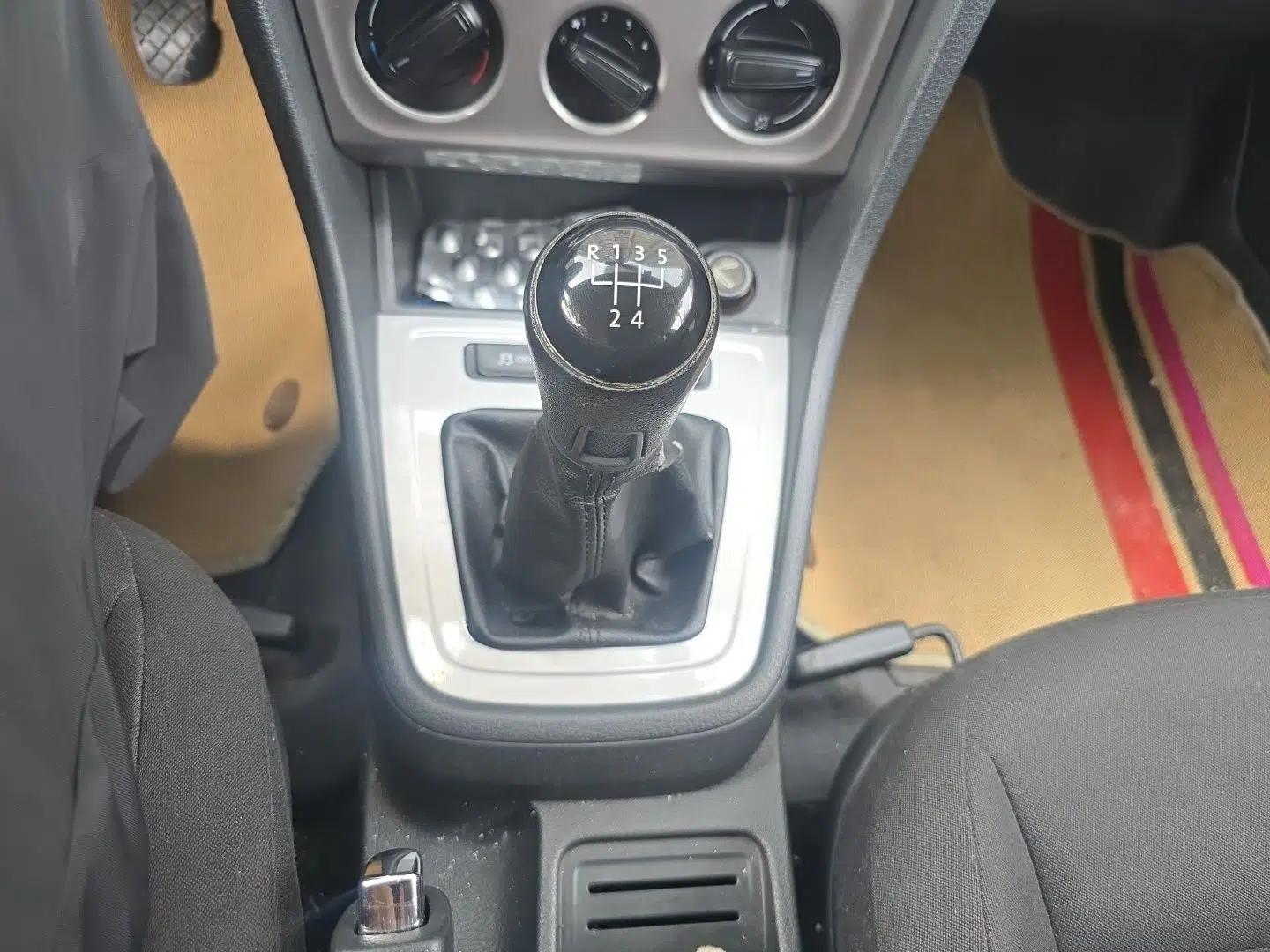 Volkswagen Lavida 2013 Revised Classic 1.6L Manual Fashion Edition — миниатюра 14