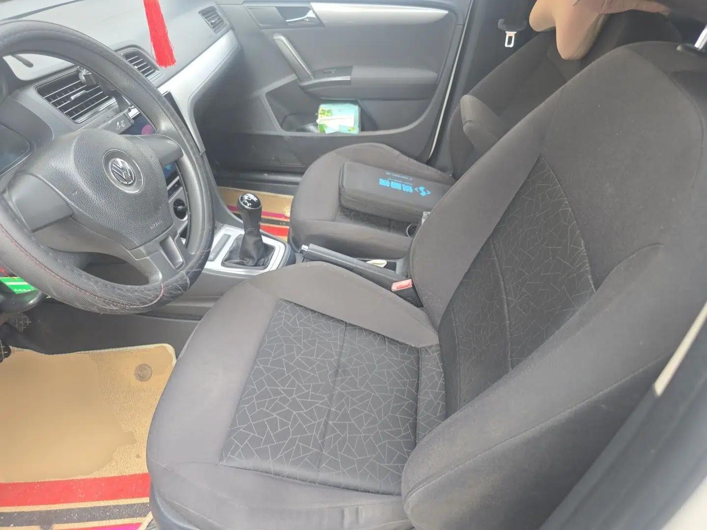Volkswagen Lavida 2013 Revised Classic 1.6L Manual Fashion Edition — миниатюра 15