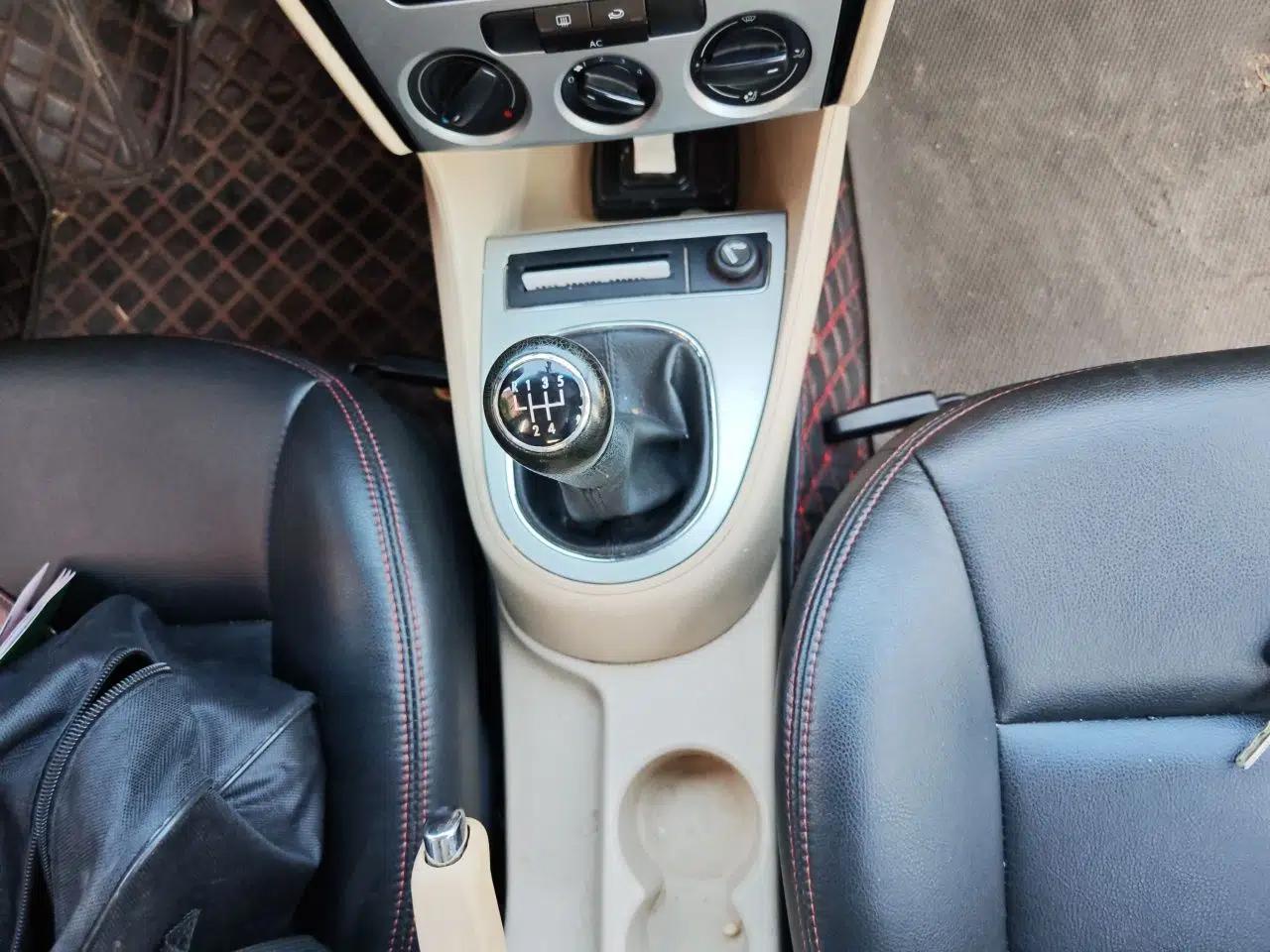 Volkswagen Lavida 2013 Classic 1.6L Manual Fashion Edition — миниатюра 14
