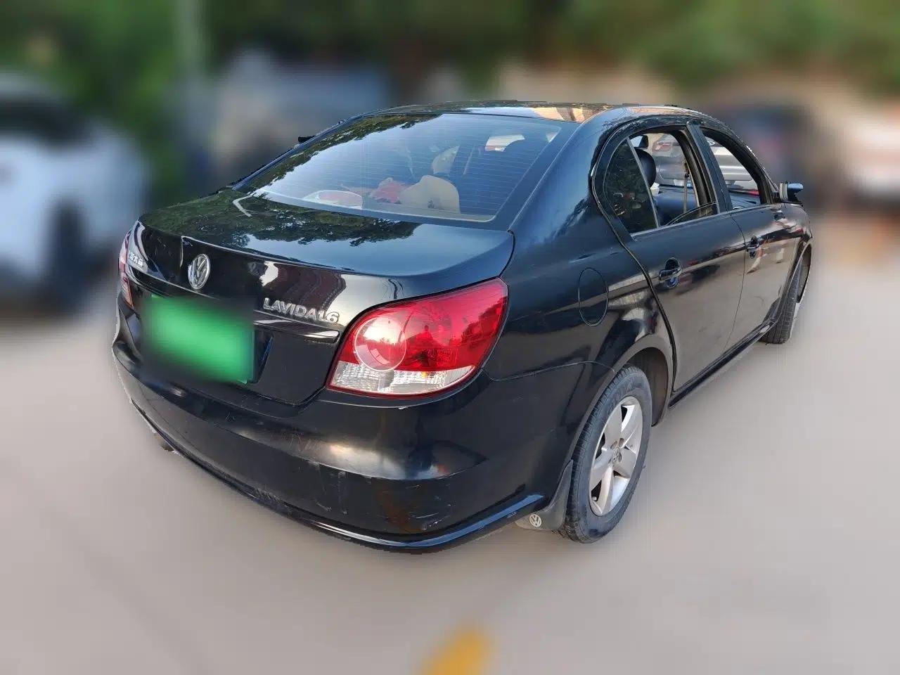 Volkswagen Lavida 2013 Classic 1.6L Manual Fashion Edition — миниатюра 6