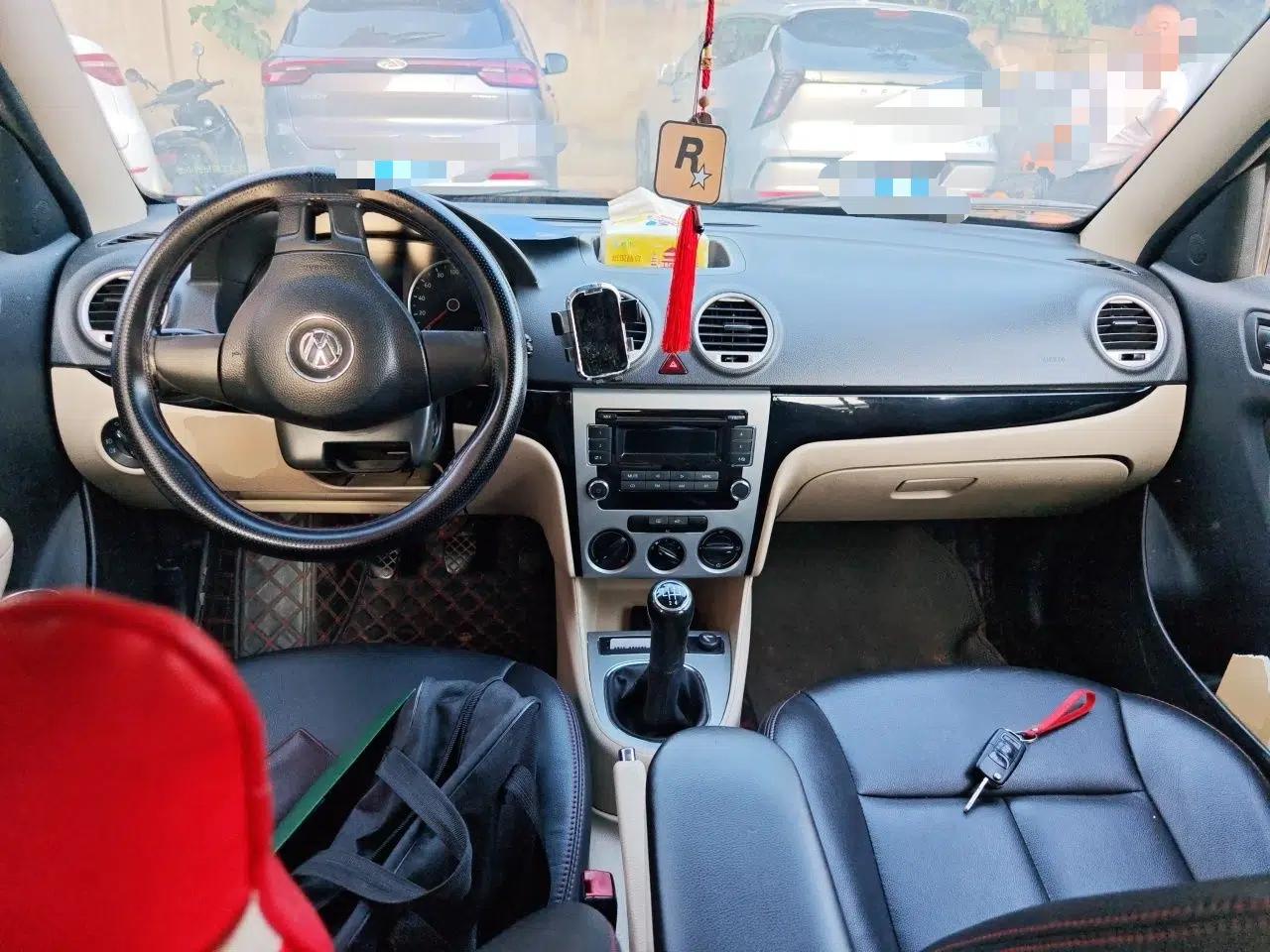 Volkswagen Lavida 2013 Classic 1.6L Manual Fashion Edition — миниатюра 9