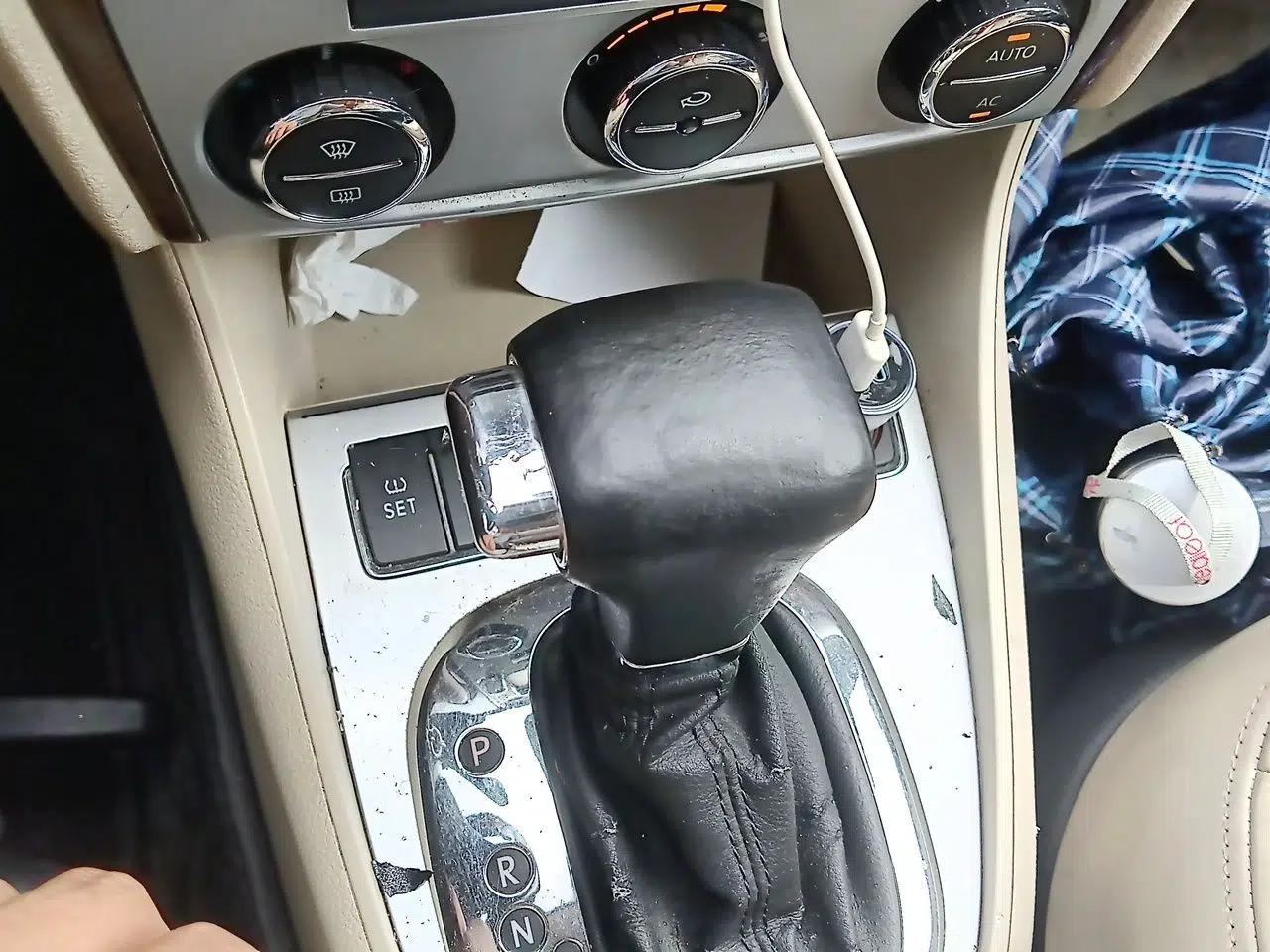 Volkswagen Lavida 2011 1.6L Automatic Pinxuan Edition — миниатюра 14