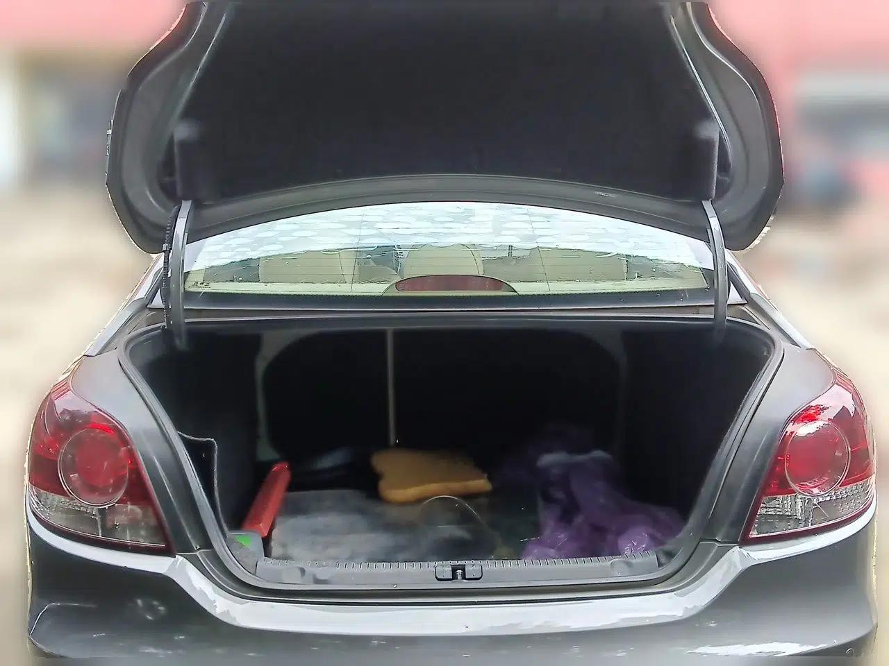 Volkswagen Lavida 2011 1.6L Automatic Pinxuan Edition — миниатюра 19