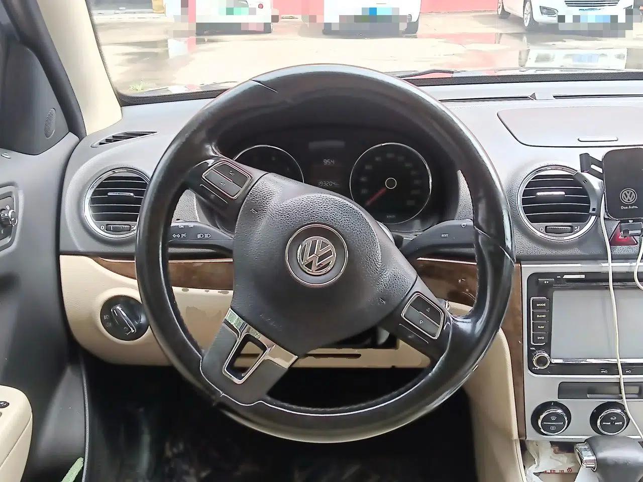 Volkswagen Lavida 2011 1.6L Automatic Pinxuan Edition — миниатюра 10