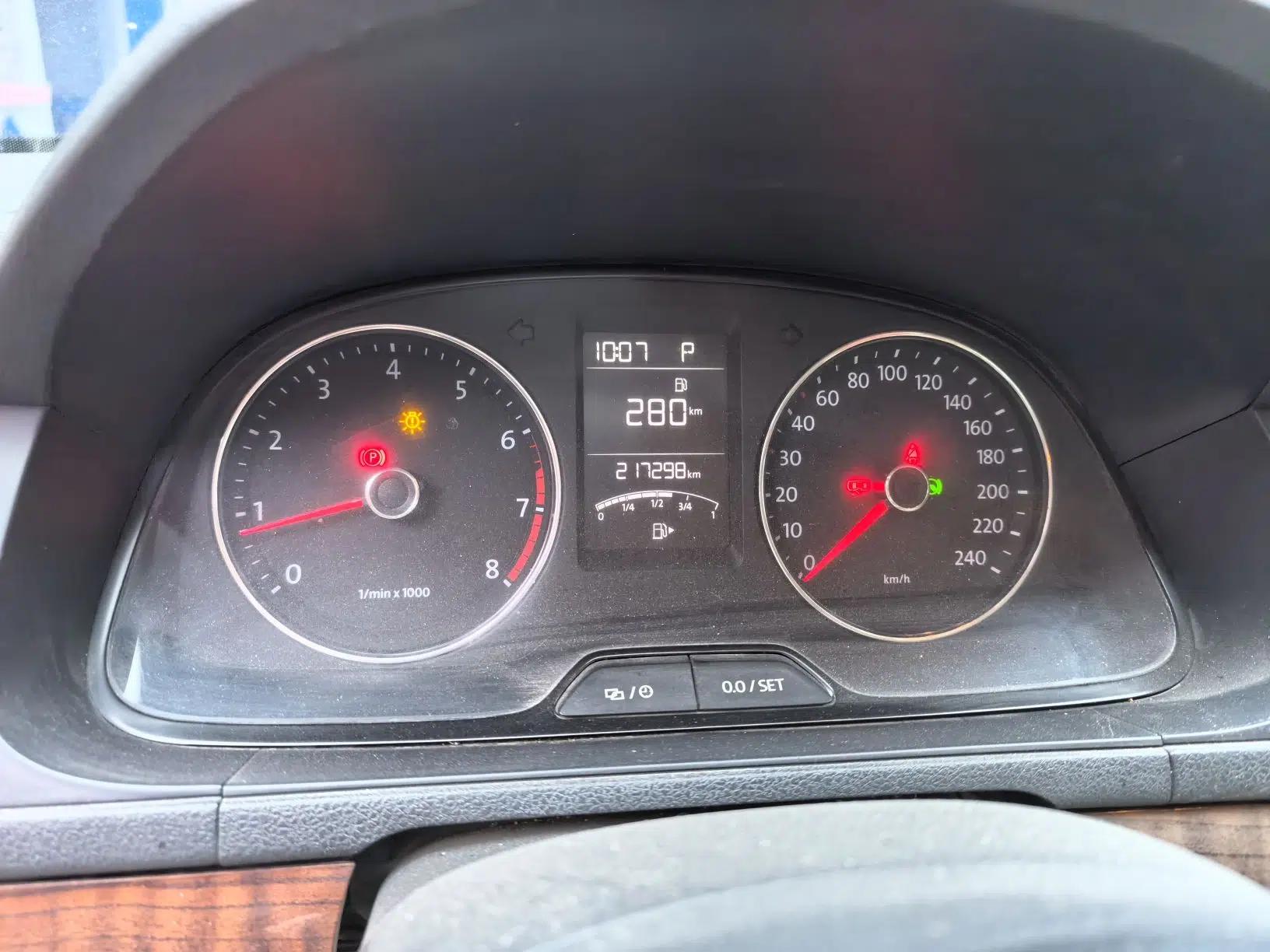 Volkswagen Lavida 2013 1.6L Automatic Comfort Edition — миниатюра 11