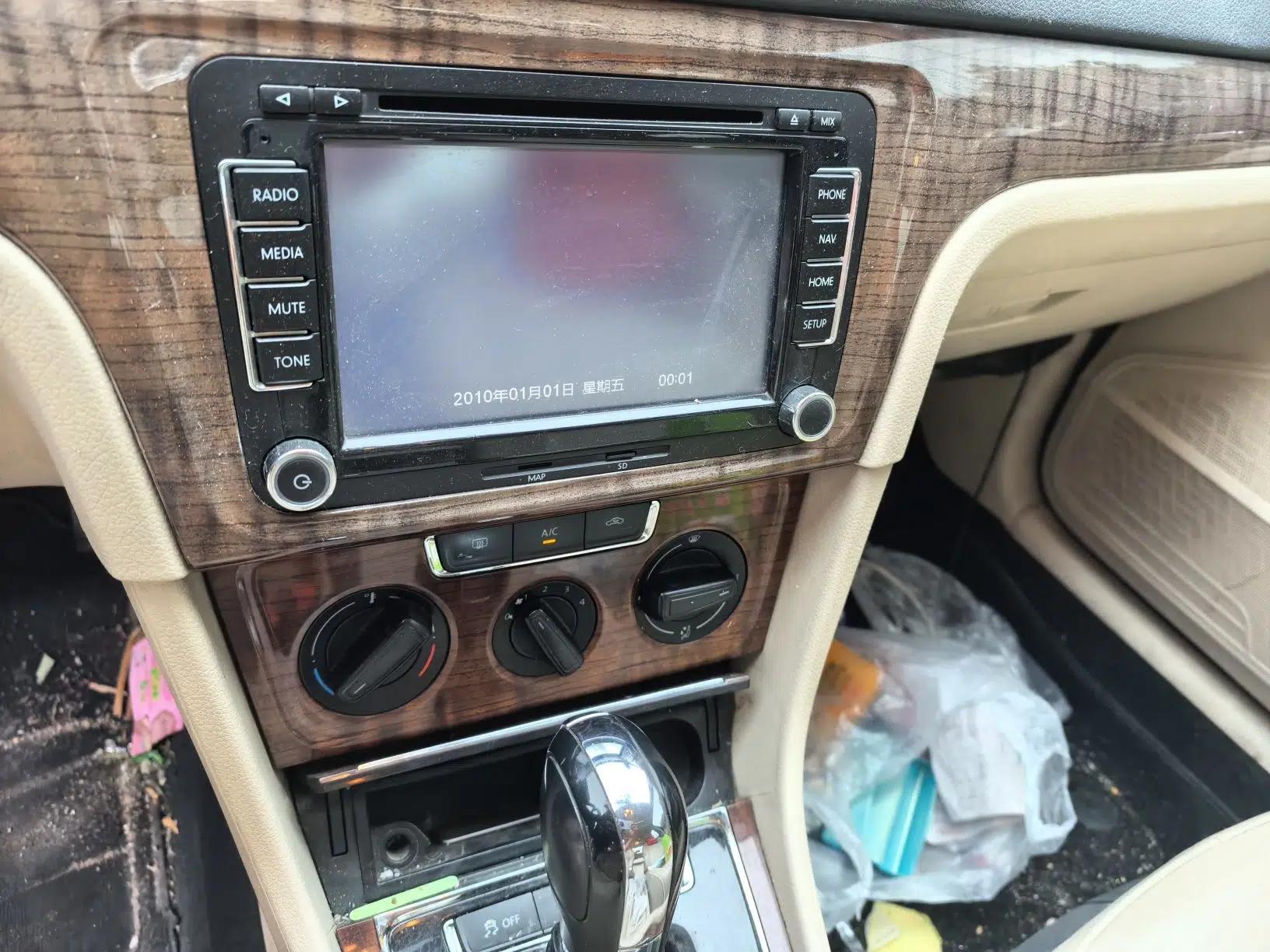 Volkswagen Lavida 2013 1.6L Automatic Comfort Edition — миниатюра 13