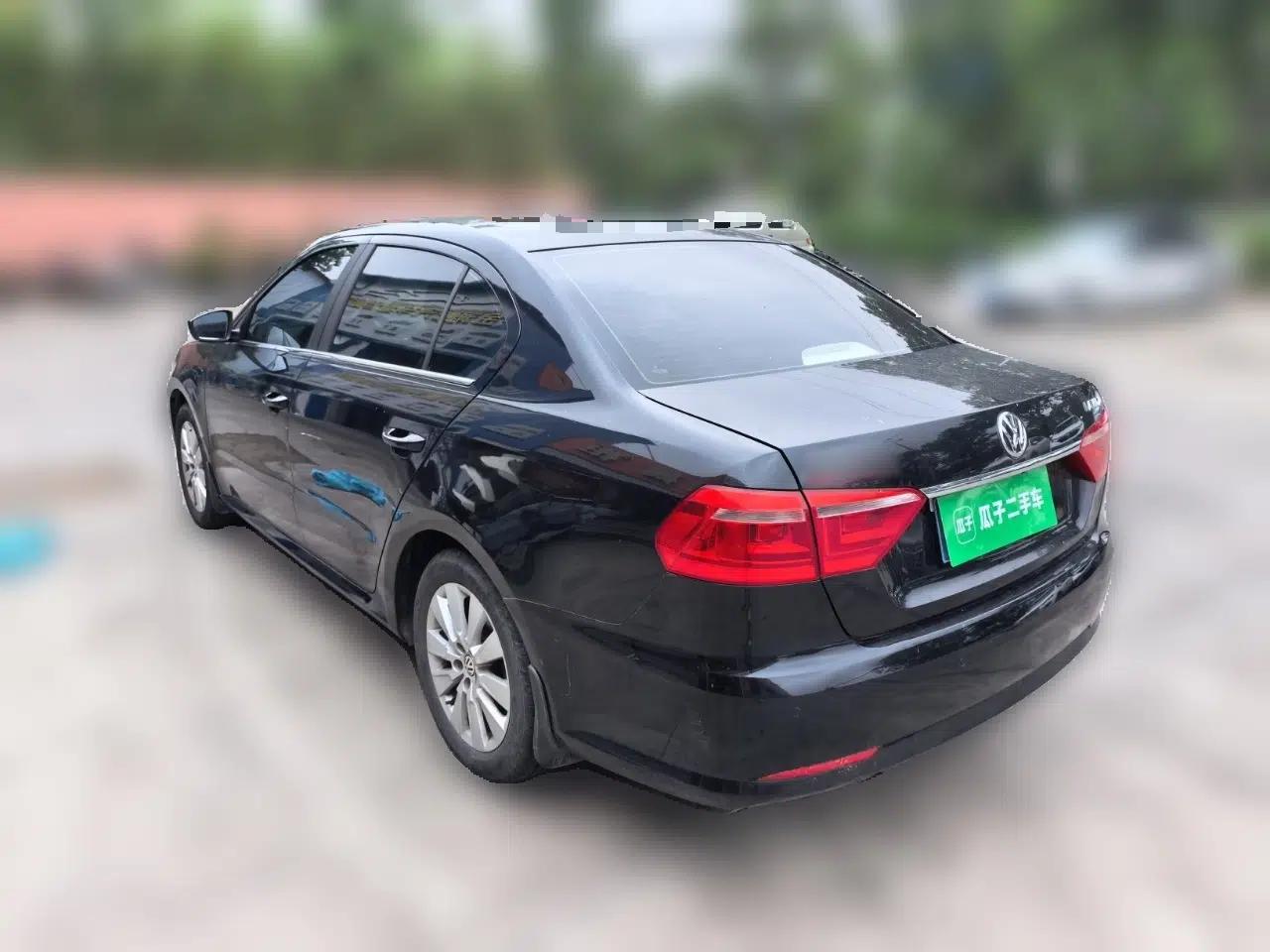 Volkswagen Lavida 2013 1.6L Automatic Comfort Edition — миниатюра 4