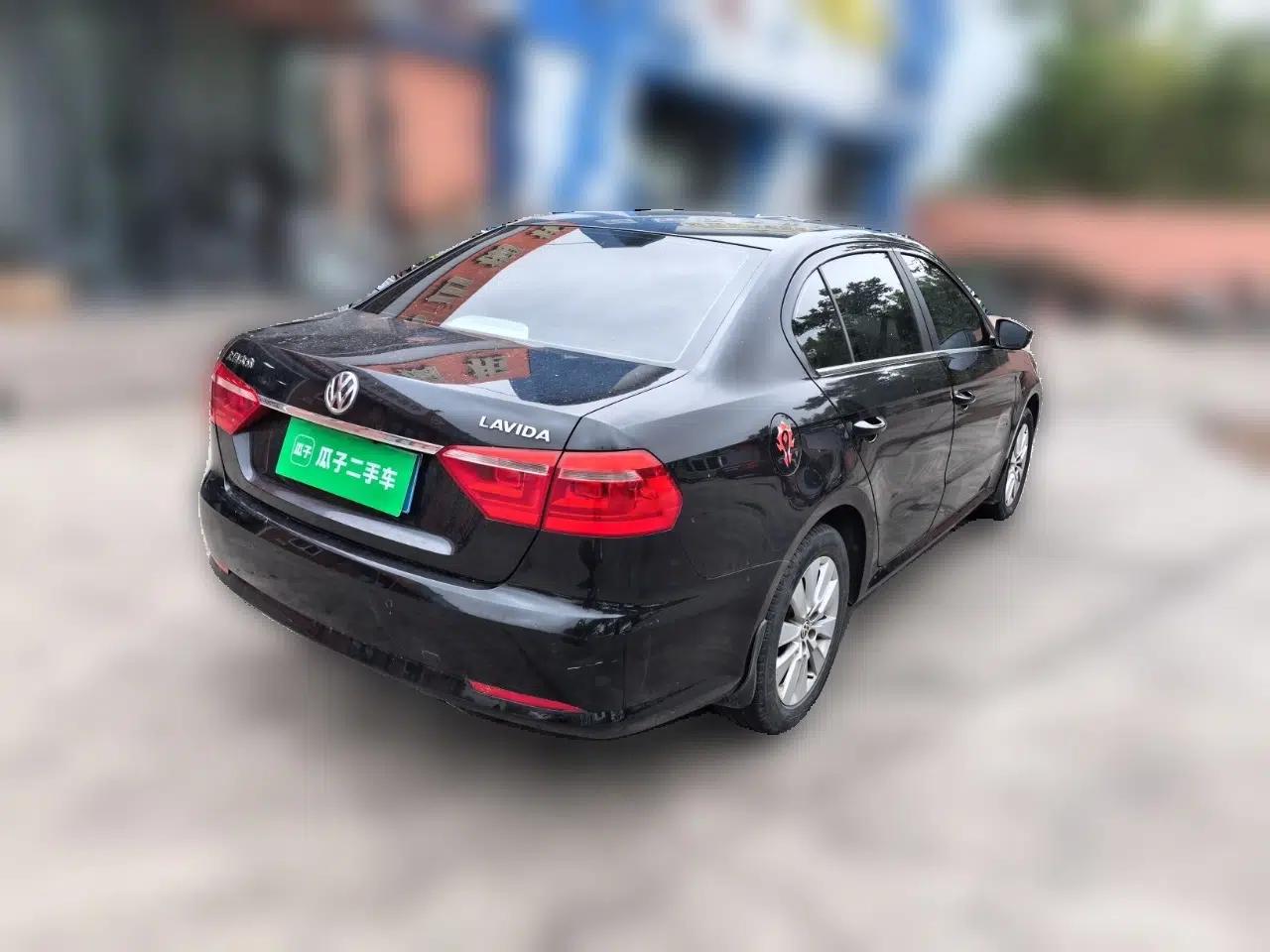 Volkswagen Lavida 2013 1.6L Automatic Comfort Edition — миниатюра 6