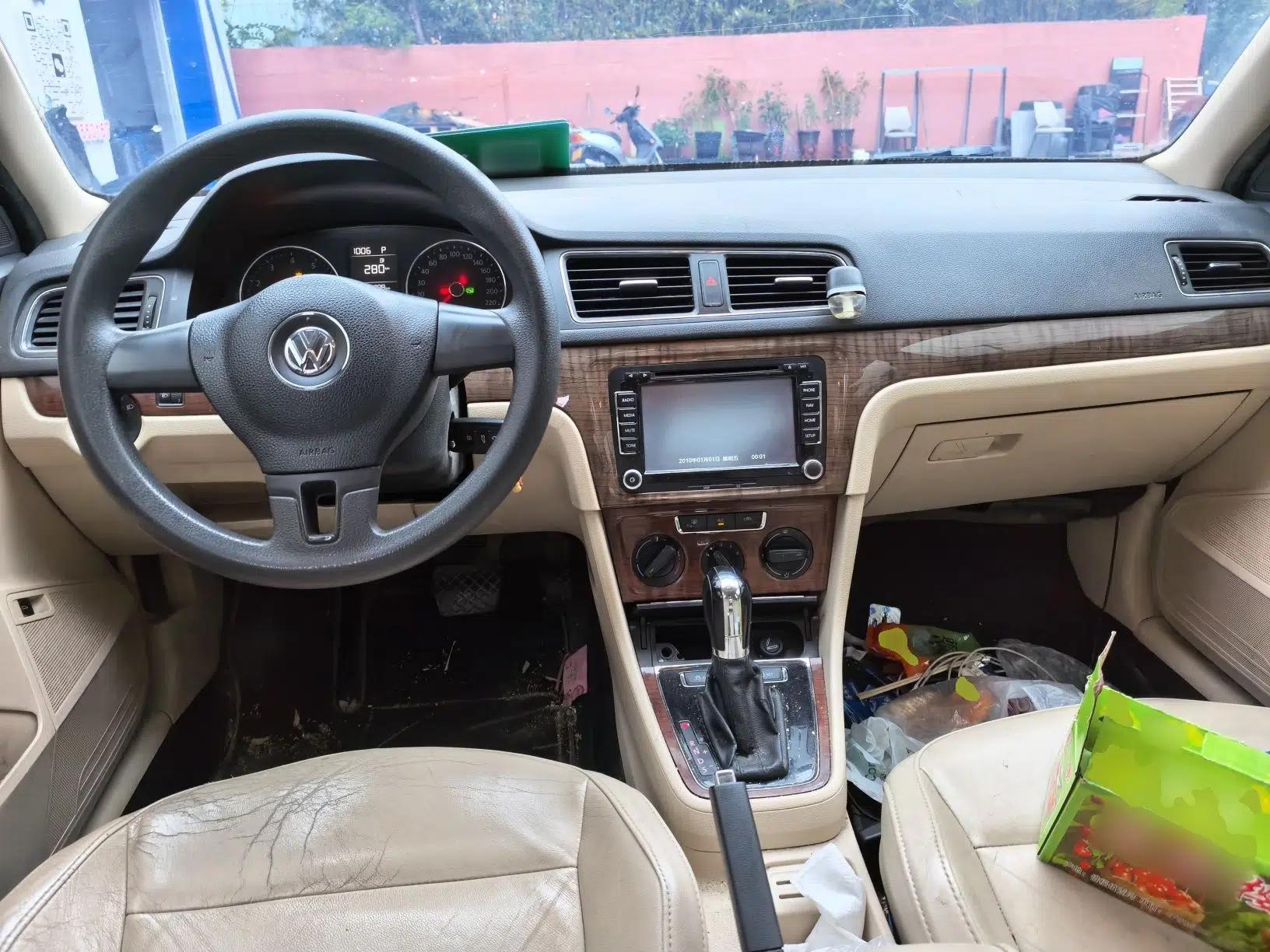 Volkswagen Lavida 2013 1.6L Automatic Comfort Edition — миниатюра 9