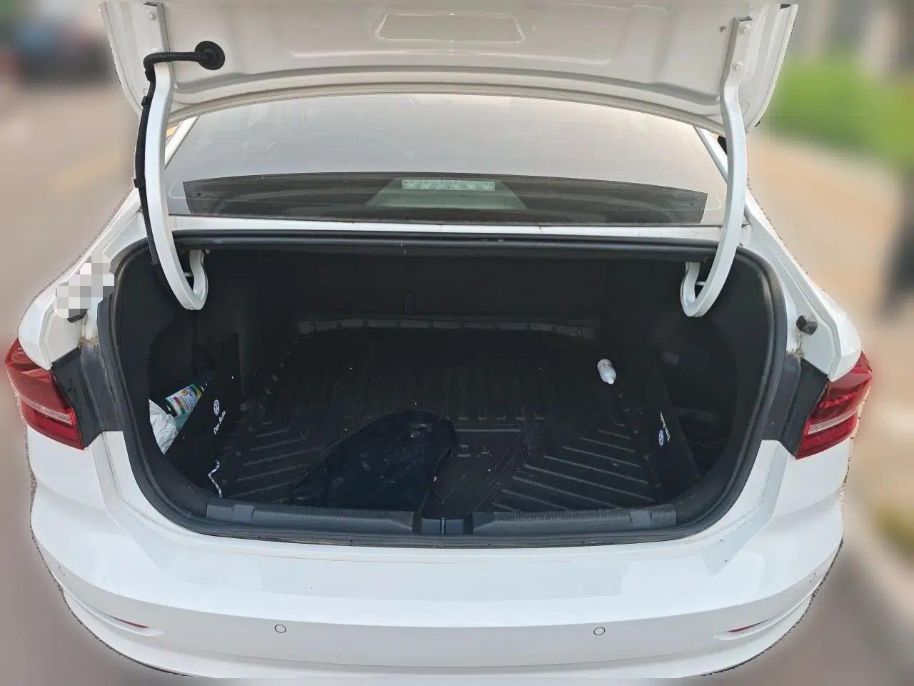 Volkswagen Lavida 2022 1.5L Automatic Comfort Edition — миниатюра 19