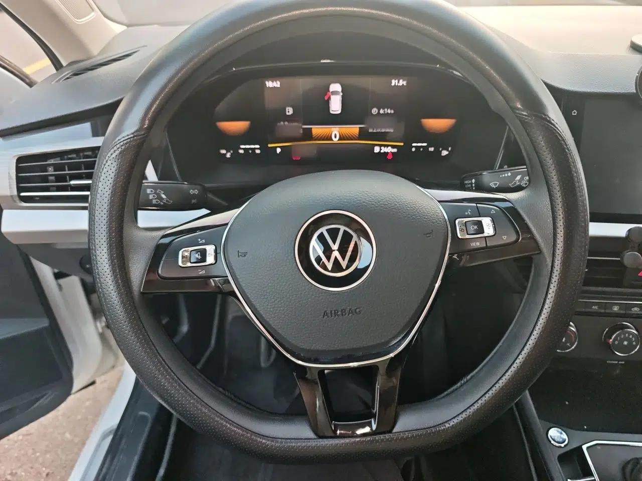 Volkswagen Lavida 2022 1.5L Automatic Comfort Edition — миниатюра 10