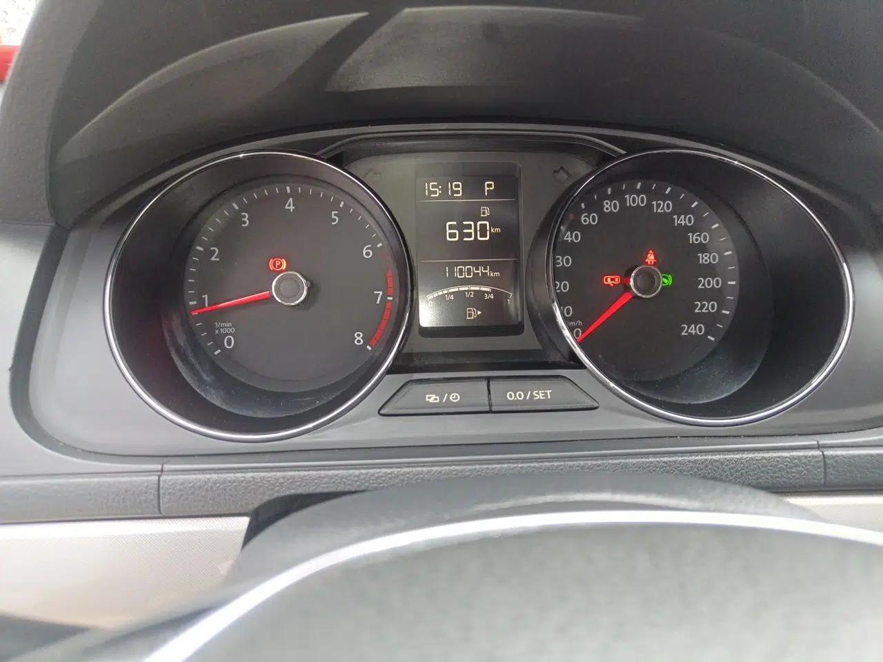 Volkswagen Lavida 2015 1.6L Automatic Comfort Edition — миниатюра 11
