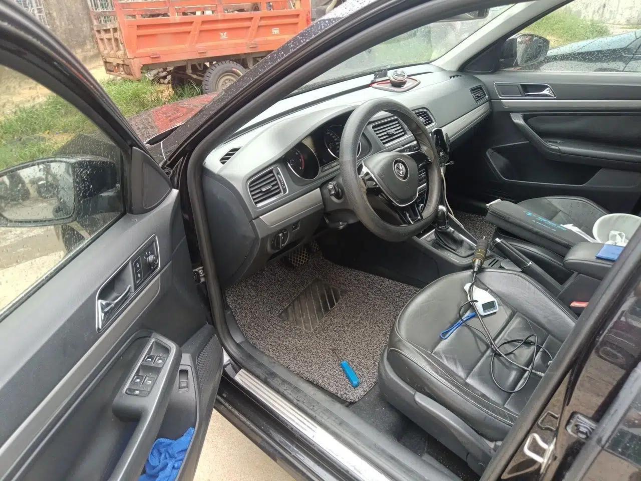 Volkswagen Lavida 2015 1.6L Automatic Comfort Edition — миниатюра 16