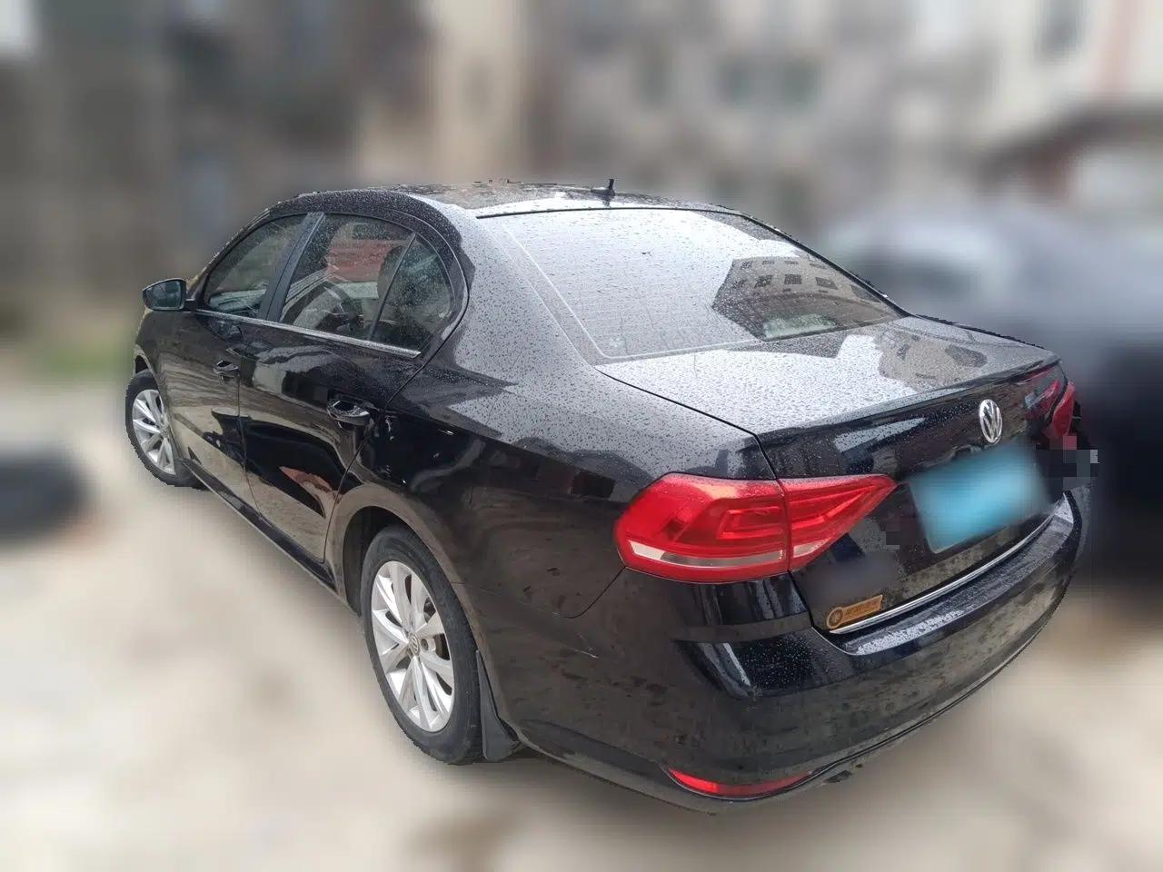 Volkswagen Lavida 2015 1.6L Automatic Comfort Edition — миниатюра 4