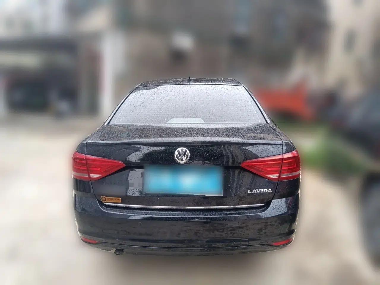 Volkswagen Lavida 2015 1.6L Automatic Comfort Edition — миниатюра 5