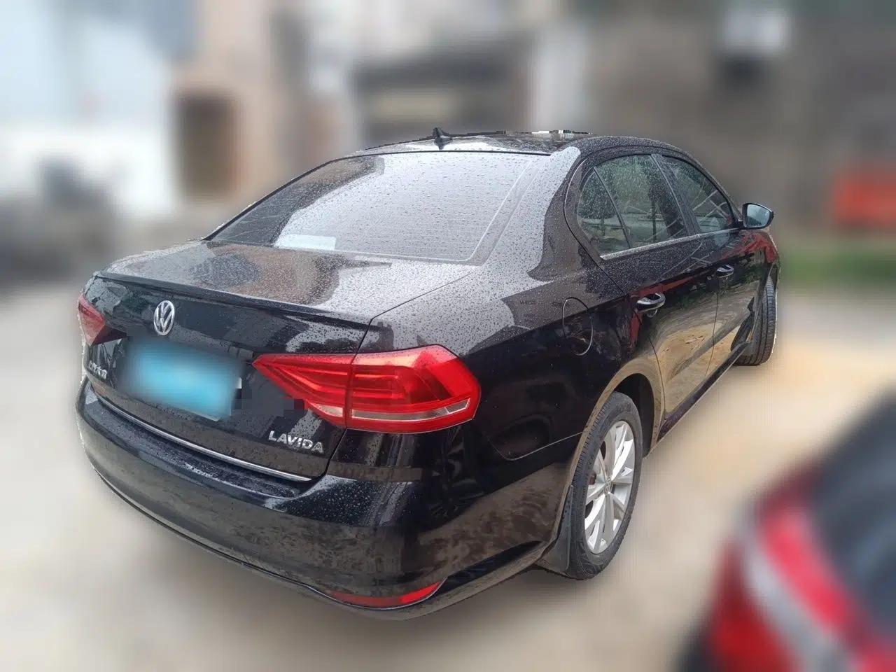 Volkswagen Lavida 2015 1.6L Automatic Comfort Edition — миниатюра 6