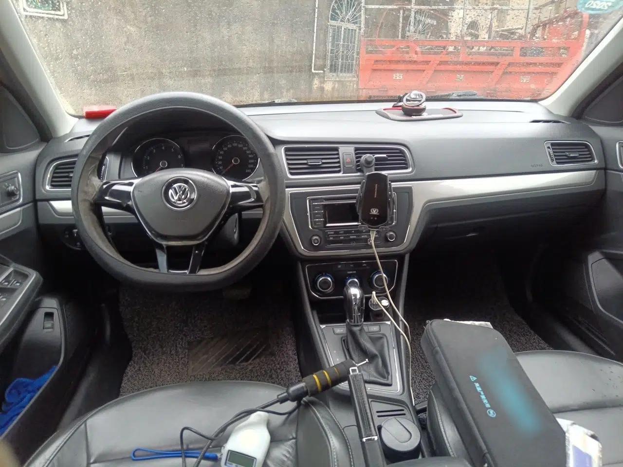 Volkswagen Lavida 2015 1.6L Automatic Comfort Edition — миниатюра 9