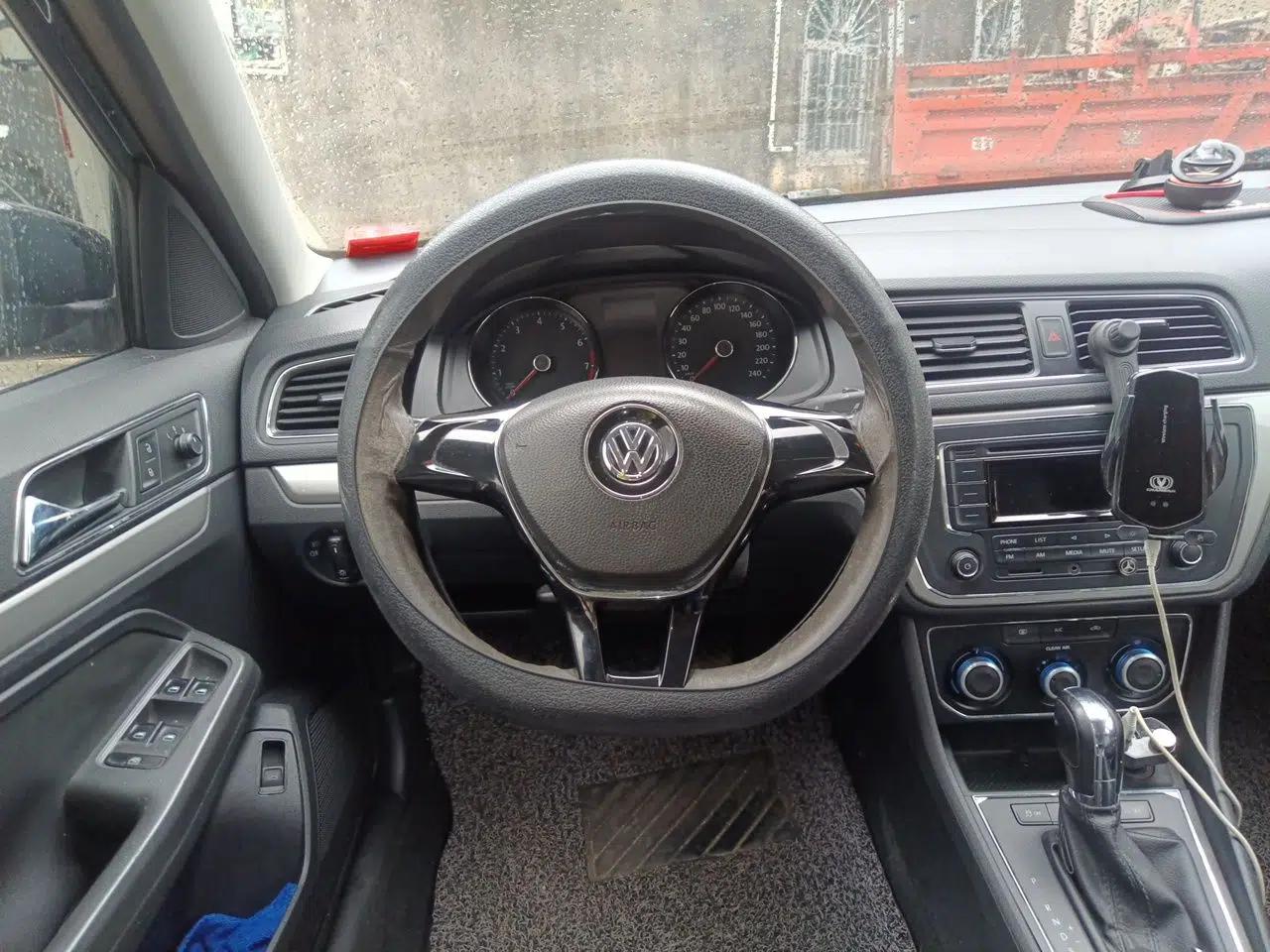 Volkswagen Lavida 2015 1.6L Automatic Comfort Edition — миниатюра 10